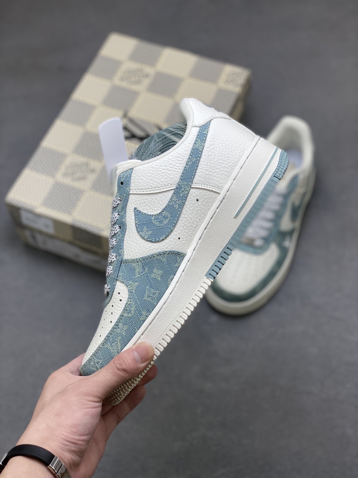 Nike Air Force 1 '07 Low Louis Vuitton Custom Sneakers Limited Edition 4 i1753718504403 624 0 2