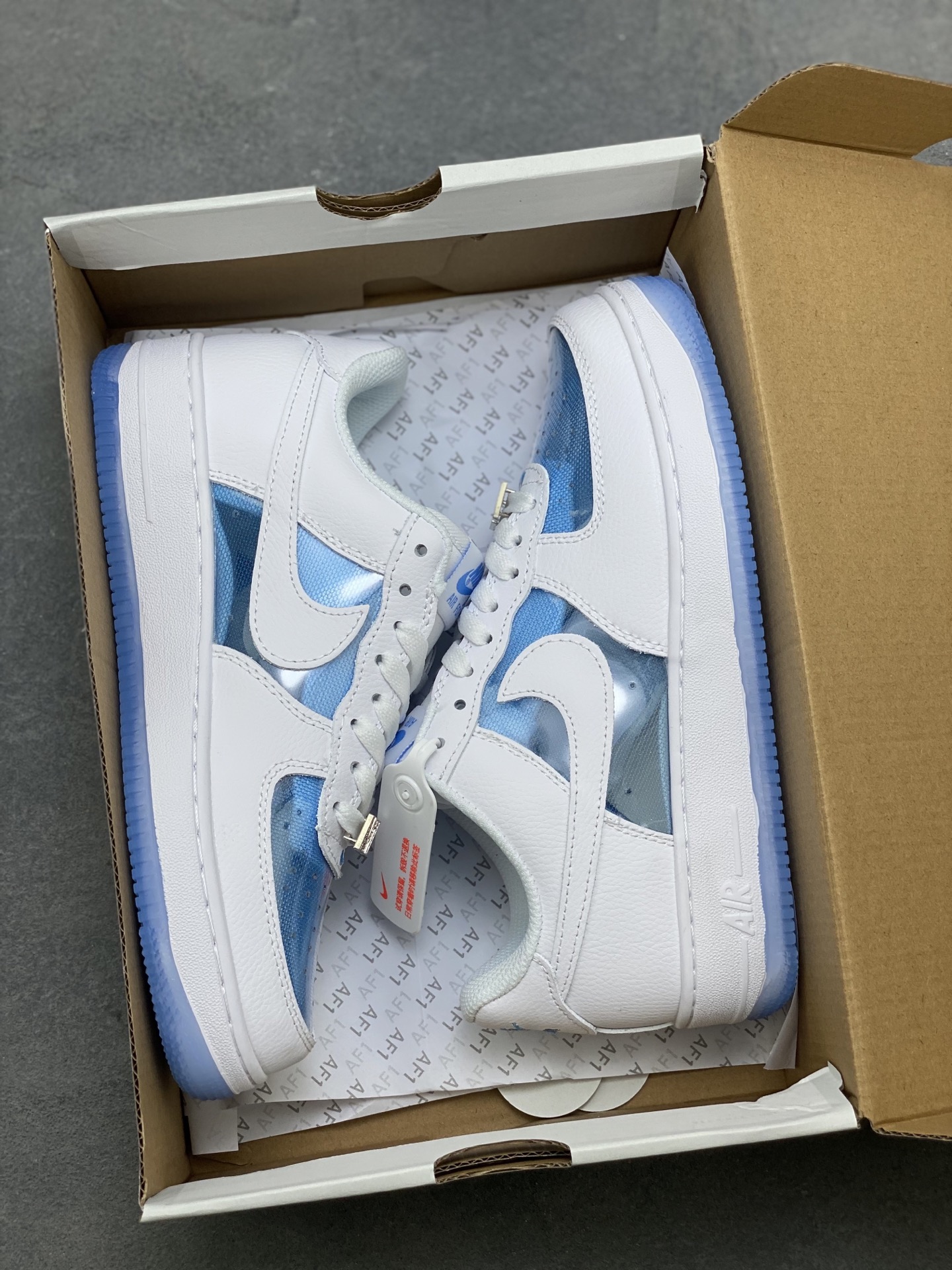💰150
海外限量发售！公司级NIke Air Force 1 '07 Low 空军一号低帮 运动鞋 休闲鞋 折边针车 工艺难度大 原楦头原纸板 原装鞋盒 定制五金配件 内置全掌气垫 原厂鞋底 
货号:LB5724-100
Size：36 36.5 37.5 38 38.5 39 40 40.5 41 42 42.5 43 44 44.5 45