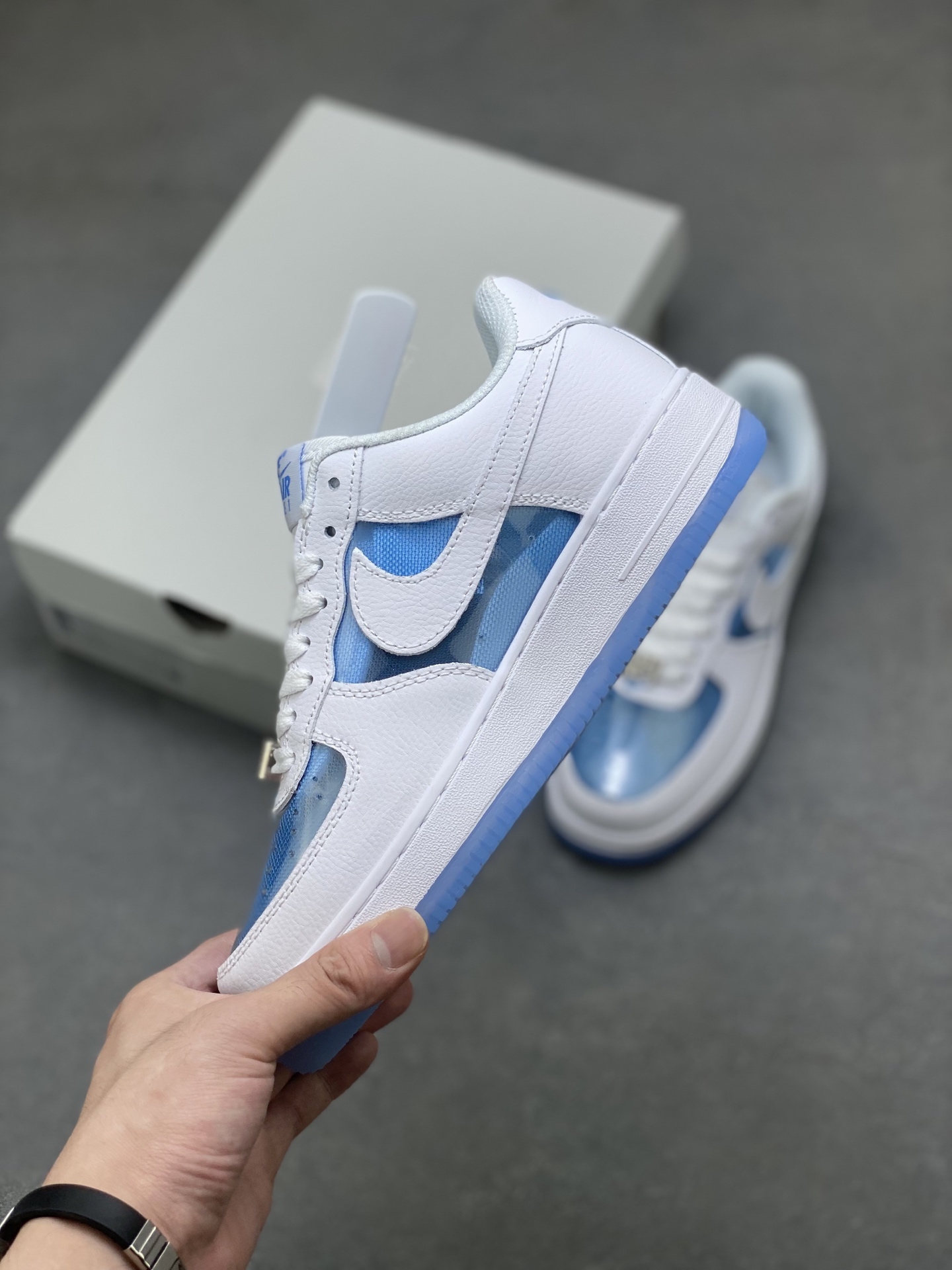 💰150
海外限量发售！公司级NIke Air Force 1 '07 Low 空军一号低帮 运动鞋 休闲鞋 折边针车 工艺难度大 原楦头原纸板 原装鞋盒 定制五金配件 内置全掌气垫 原厂鞋底 
货号:LB5724-100
Size：36 36.5 37.5 38 38.5 39 40 40.5 41 42 42.5 43 44 44.5 45