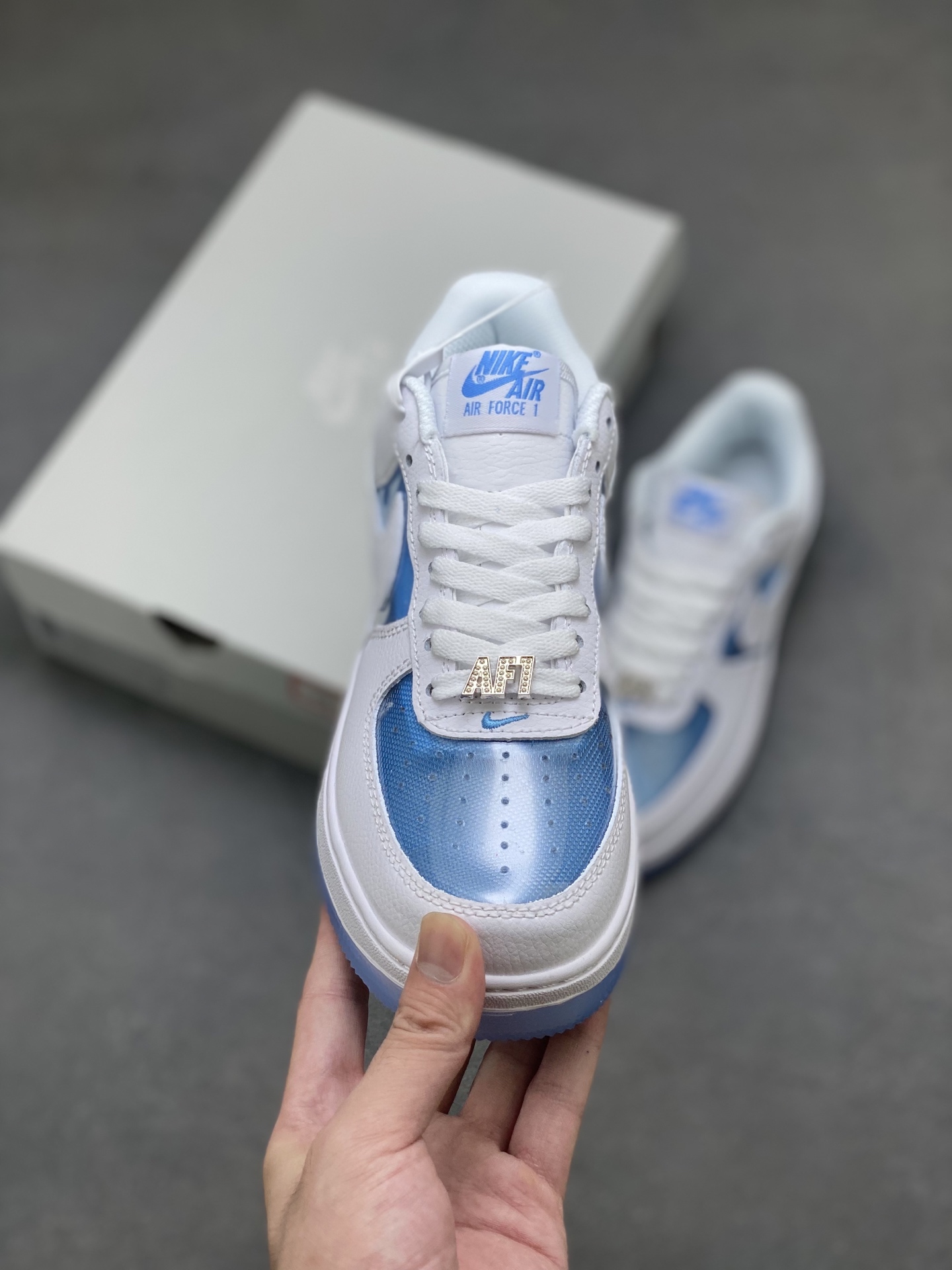 💰150
海外限量发售！公司级NIke Air Force 1 '07 Low 空军一号低帮 运动鞋 休闲鞋 折边针车 工艺难度大 原楦头原纸板 原装鞋盒 定制五金配件 内置全掌气垫 原厂鞋底 
货号:LB5724-100
Size：36 36.5 37.5 38 38.5 39 40 40.5 41 42 42.5 43 44 44.5 45