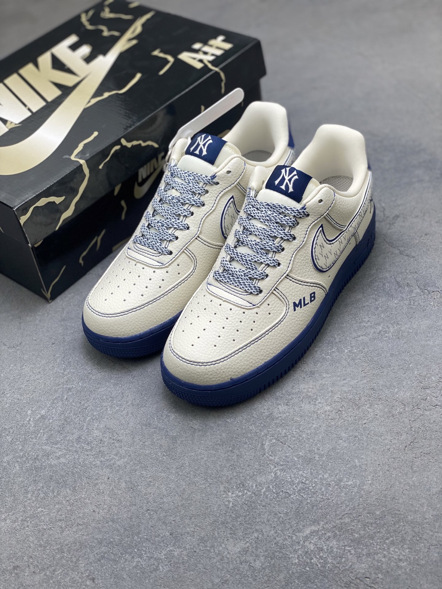 Nike Air Force 1 '07 Low MLB New York Yankees Edition Sneakers 9 i1753977638245 1328 0 7