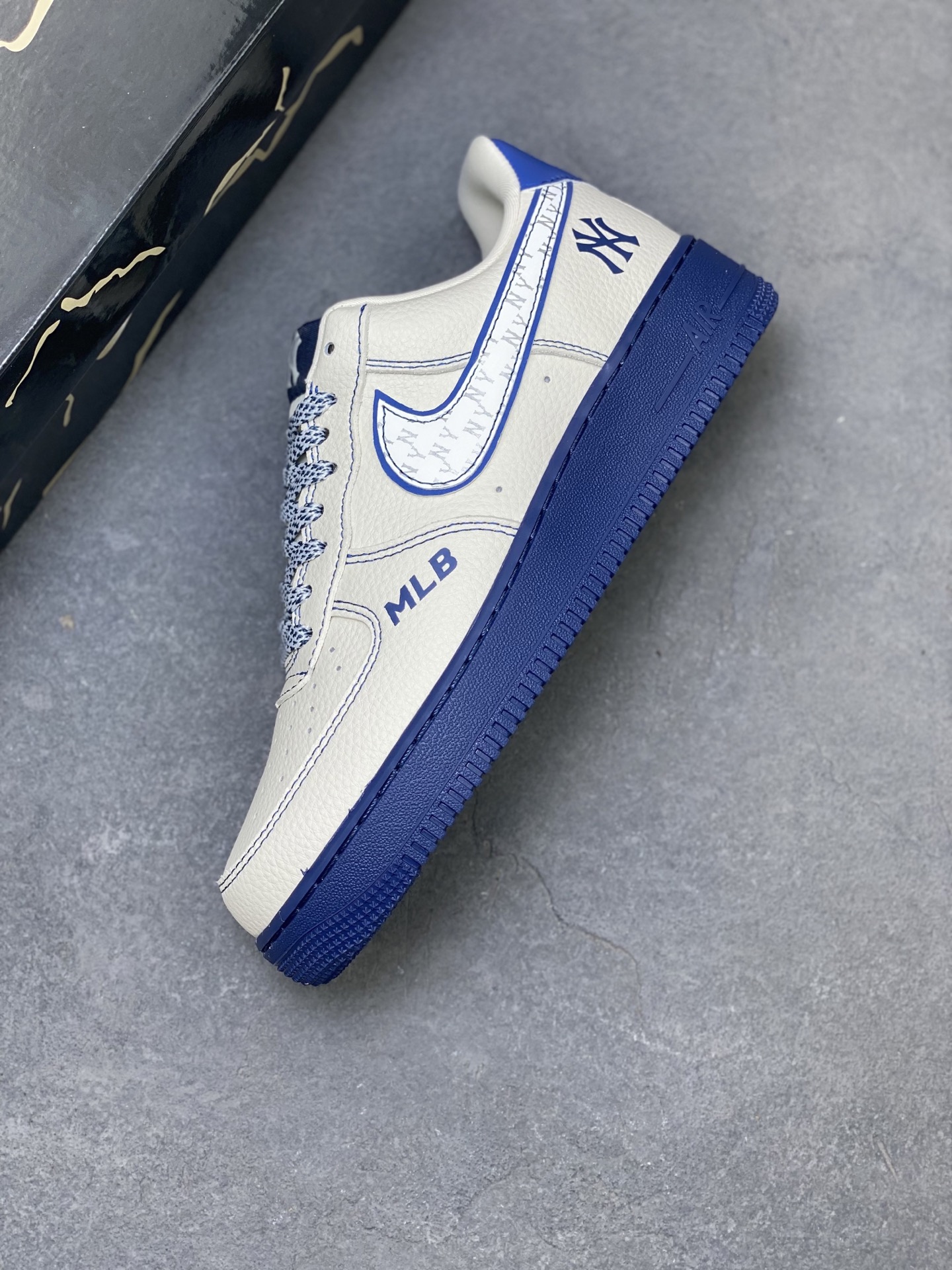 Nike Air Force 1 '07 Low MLB New York Yankees Edition Sneakers 8 i1753977638245 5872 0 6
