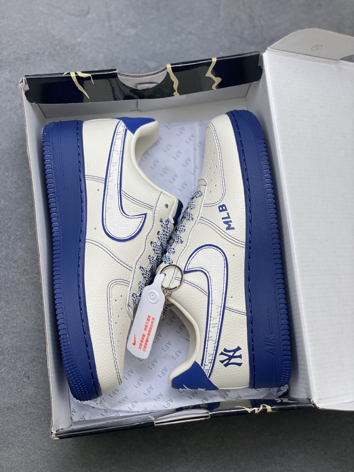 Nike Air Force 1 '07 Low MLB New York Yankees Edition Sneakers 10 i1753977653782 3258 0 8