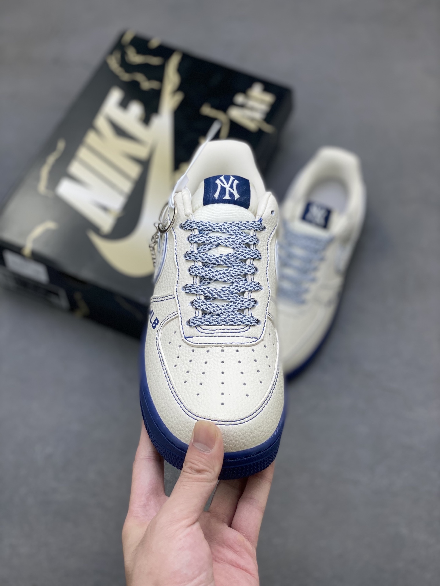 Nike Air Force 1 '07 Low MLB New York Yankees Edition Sneakers 3 i1753977654637 8707 0 1