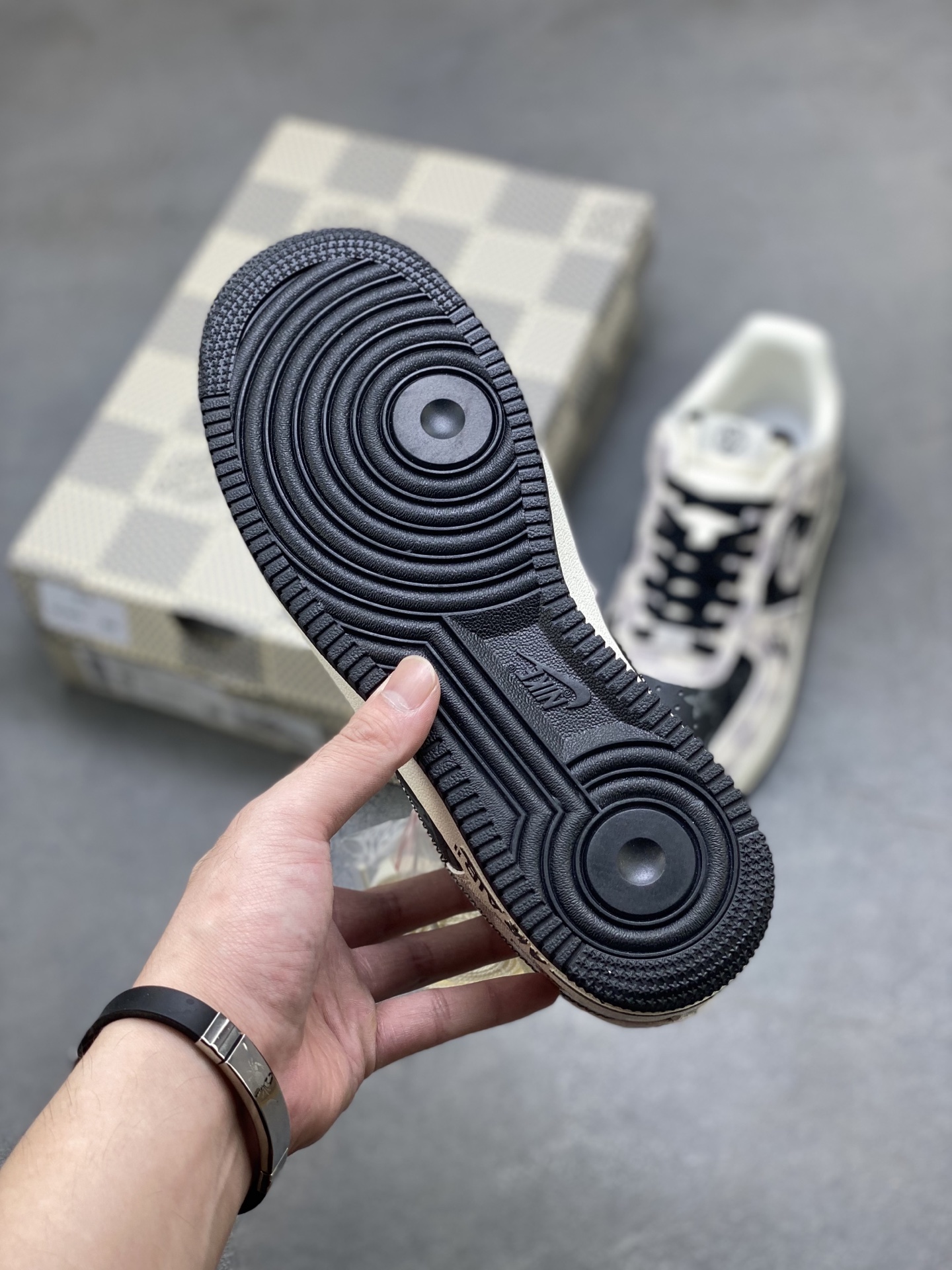 Nike Air Force 1 '07 Low Louis Vuitton Custom Sneakers Limited Edition 7 i1753977768638 8357 0 5