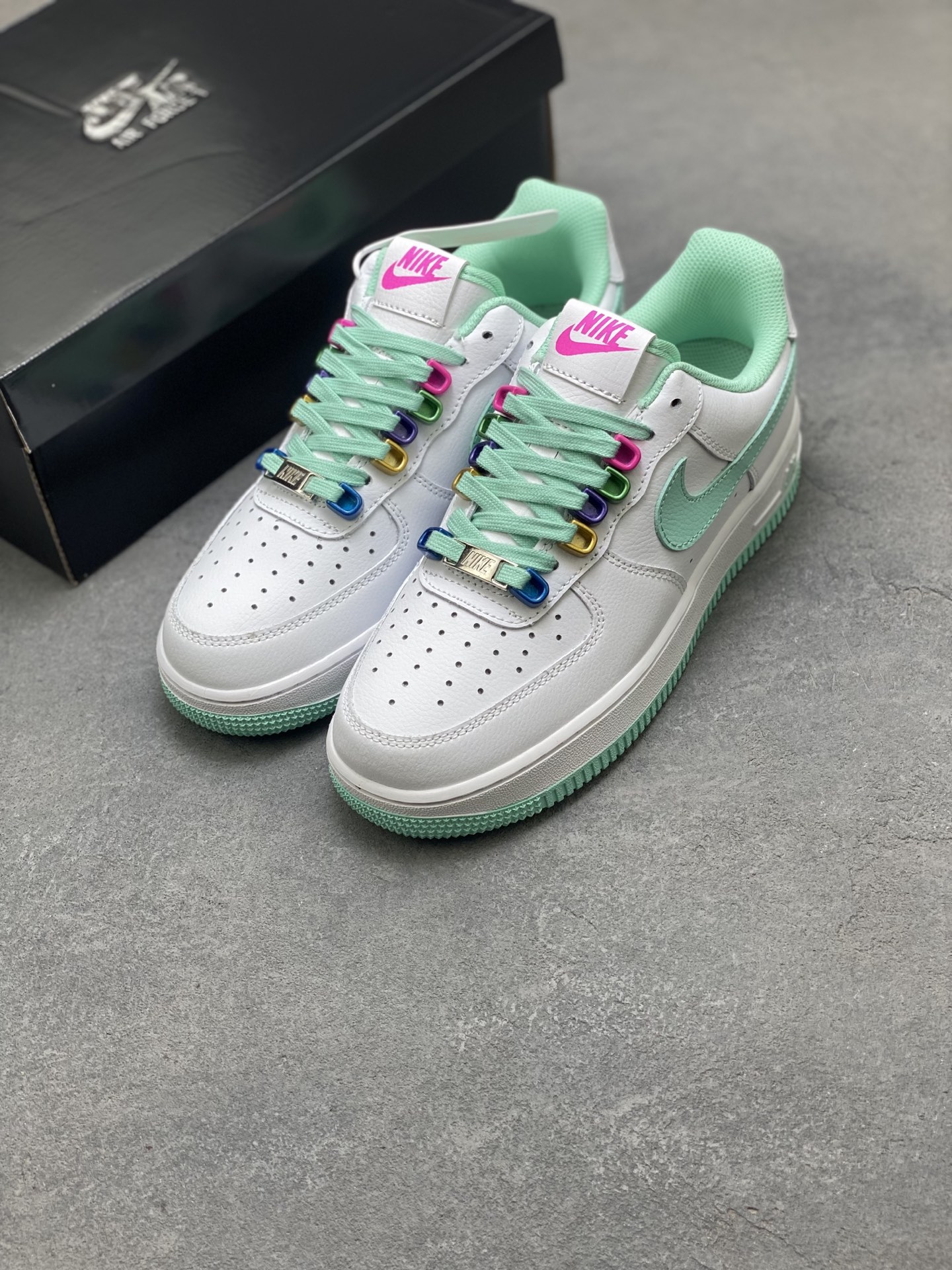 💰150
海外限量发售！公司级NIke Air Force 1 '07 Low 空军一号低帮 运动鞋 休闲鞋 折边针车 工艺难度大 原楦头原纸板 原装鞋盒 定制五金配件 内置全掌气垫 原厂鞋底 
货号:DH7561-107
Size：36 36.5 37.5 38 38.5 39 40 40.5 41 42 42.5 43 44 44.5 45
