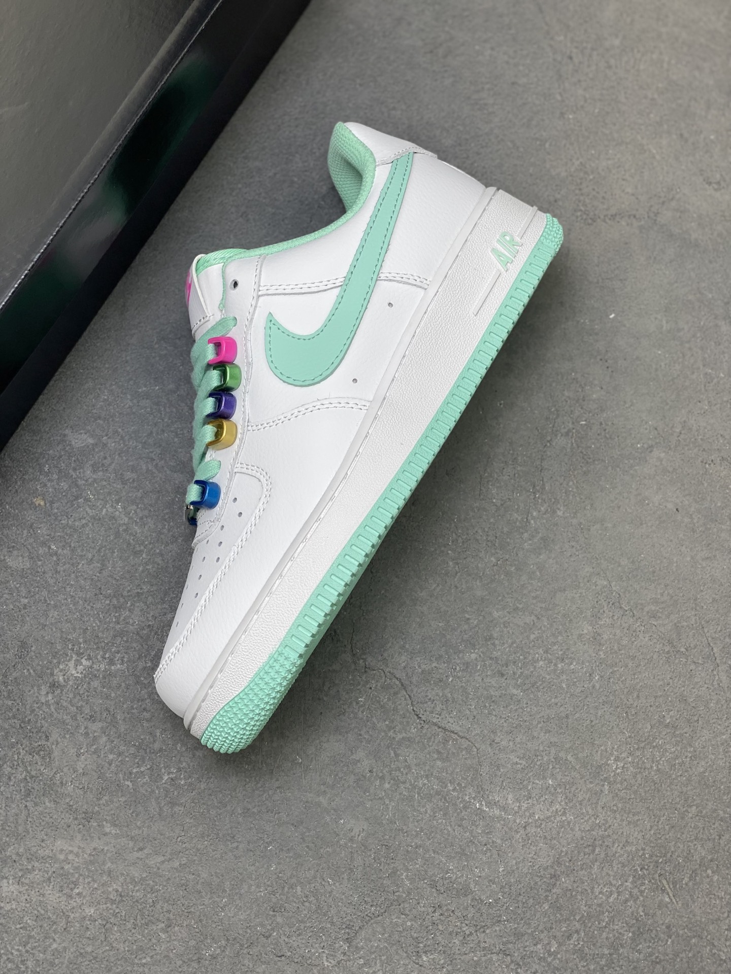 💰150
海外限量发售！公司级NIke Air Force 1 '07 Low 空军一号低帮 运动鞋 休闲鞋 折边针车 工艺难度大 原楦头原纸板 原装鞋盒 定制五金配件 内置全掌气垫 原厂鞋底 
货号:DH7561-107
Size：36 36.5 37.5 38 38.5 39 40 40.5 41 42 42.5 43 44 44.5 45