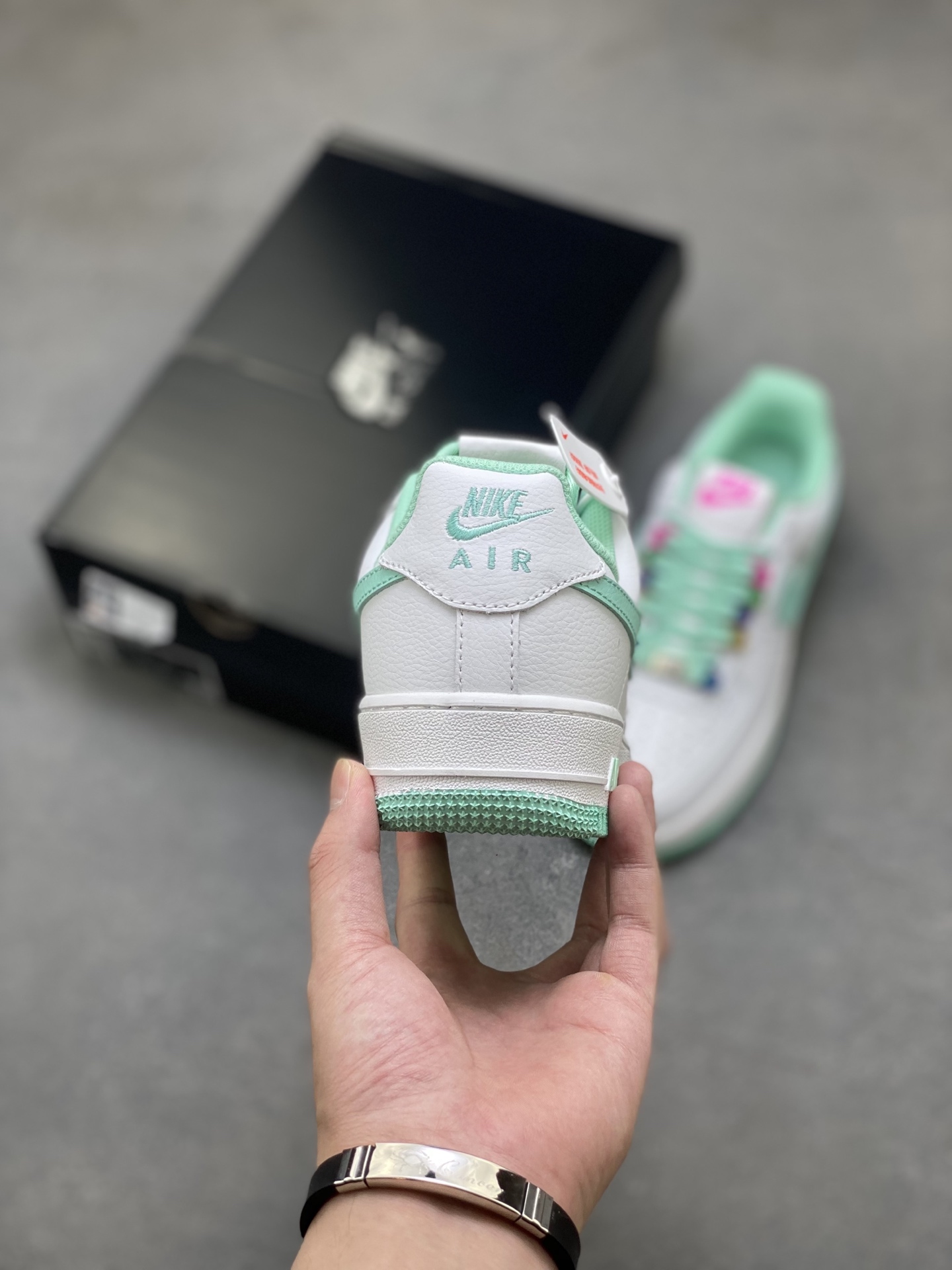 💰150
海外限量发售！公司级NIke Air Force 1 '07 Low 空军一号低帮 运动鞋 休闲鞋 折边针车 工艺难度大 原楦头原纸板 原装鞋盒 定制五金配件 内置全掌气垫 原厂鞋底 
货号:DH7561-107
Size：36 36.5 37.5 38 38.5 39 40 40.5 41 42 42.5 43 44 44.5 45