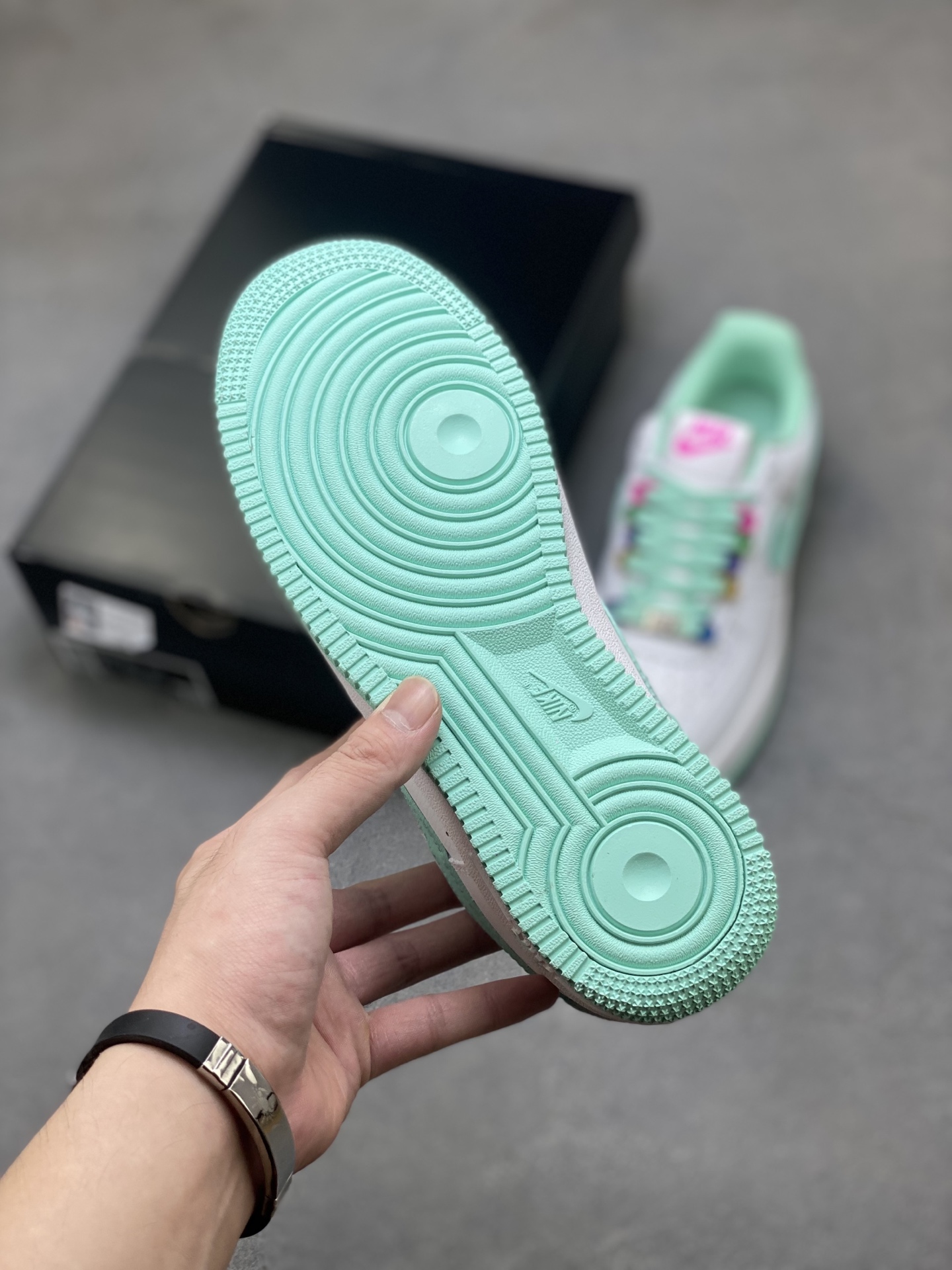 💰150
海外限量发售！公司级NIke Air Force 1 '07 Low 空军一号低帮 运动鞋 休闲鞋 折边针车 工艺难度大 原楦头原纸板 原装鞋盒 定制五金配件 内置全掌气垫 原厂鞋底 
货号:DH7561-107
Size：36 36.5 37.5 38 38.5 39 40 40.5 41 42 42.5 43 44 44.5 45
