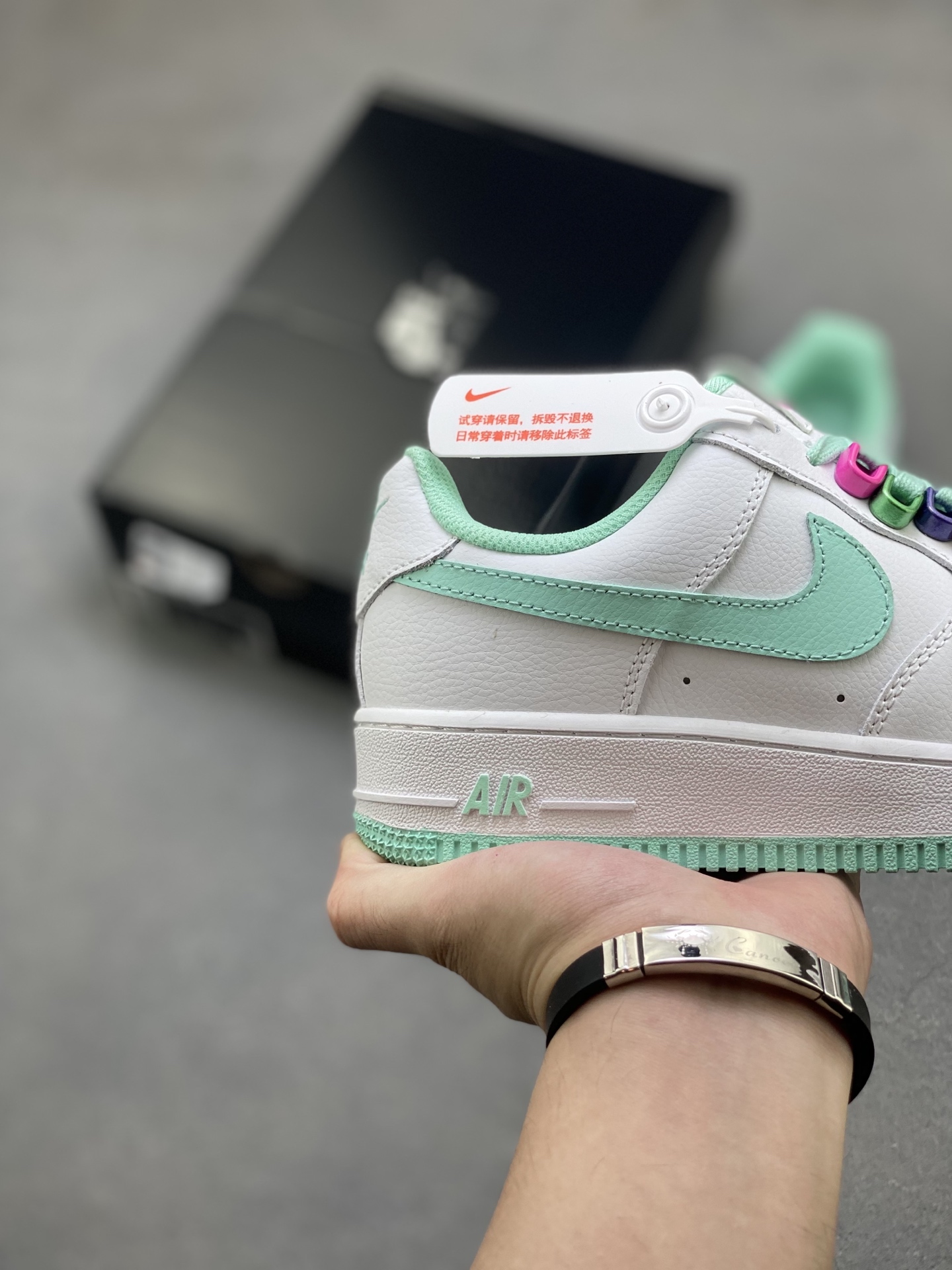 💰150
海外限量发售！公司级NIke Air Force 1 '07 Low 空军一号低帮 运动鞋 休闲鞋 折边针车 工艺难度大 原楦头原纸板 原装鞋盒 定制五金配件 内置全掌气垫 原厂鞋底 
货号:DH7561-107
Size：36 36.5 37.5 38 38.5 39 40 40.5 41 42 42.5 43 44 44.5 45