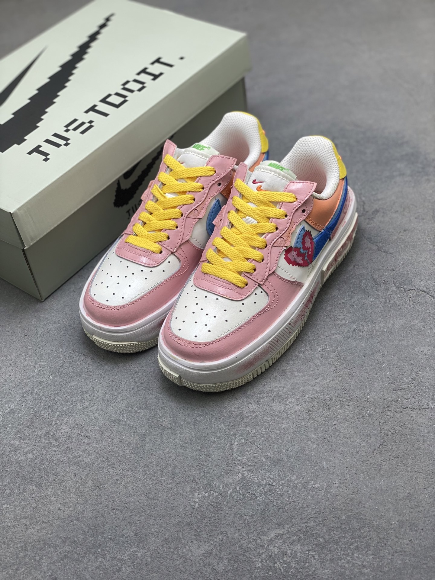 Nike Air Force 1 '07 Low Sneakers Pink Butterfly Design - Limited Edition 9 i1754150562304 8780 0 7