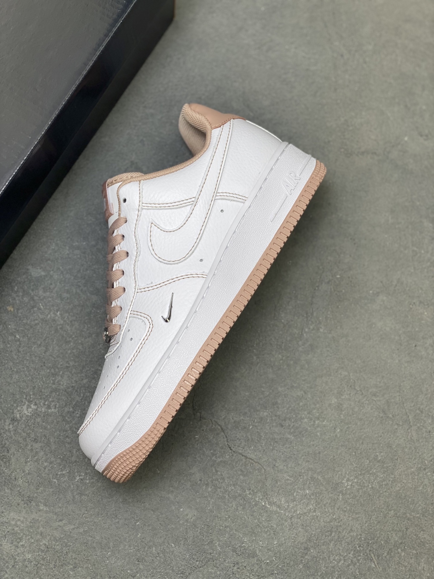 Nike Air Force 1 '07 Low White/Rose Gold Casual Sneakers IB6543-100 8 i1754150762634 6820 0 6