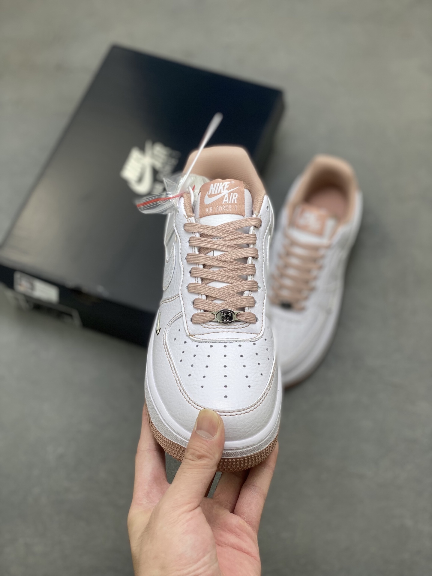 Nike Air Force 1 '07 Low White/Rose Gold Casual Sneakers IB6543-100 3 i1754150763339 1310 0 1