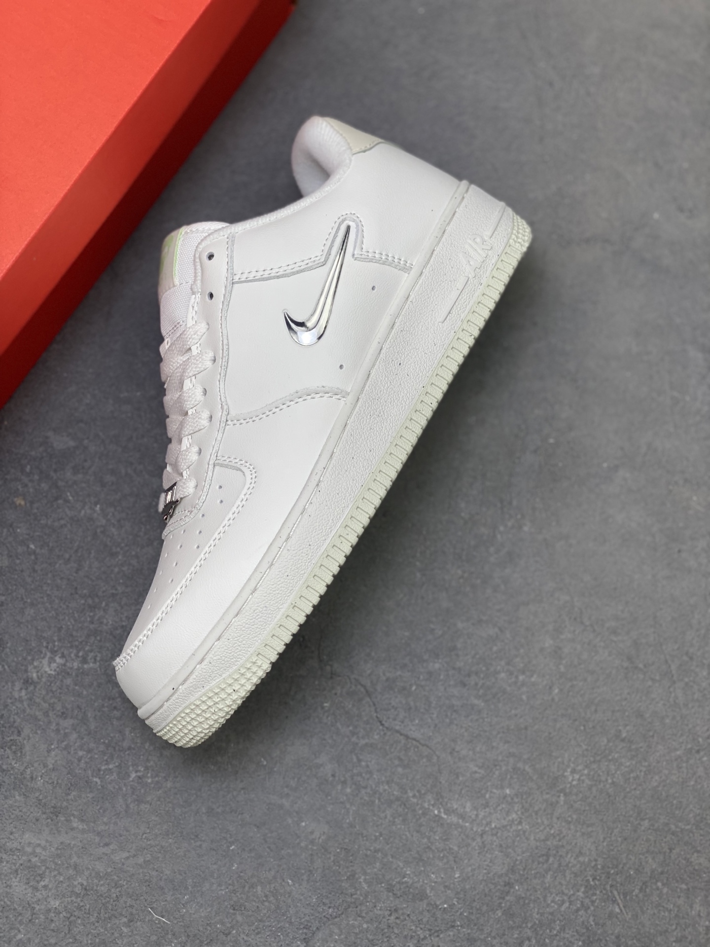 Nike Air Force 1 '07 Low White/Silver Casual Shoes For Men and Women 8 i1754150964121 866 0 6