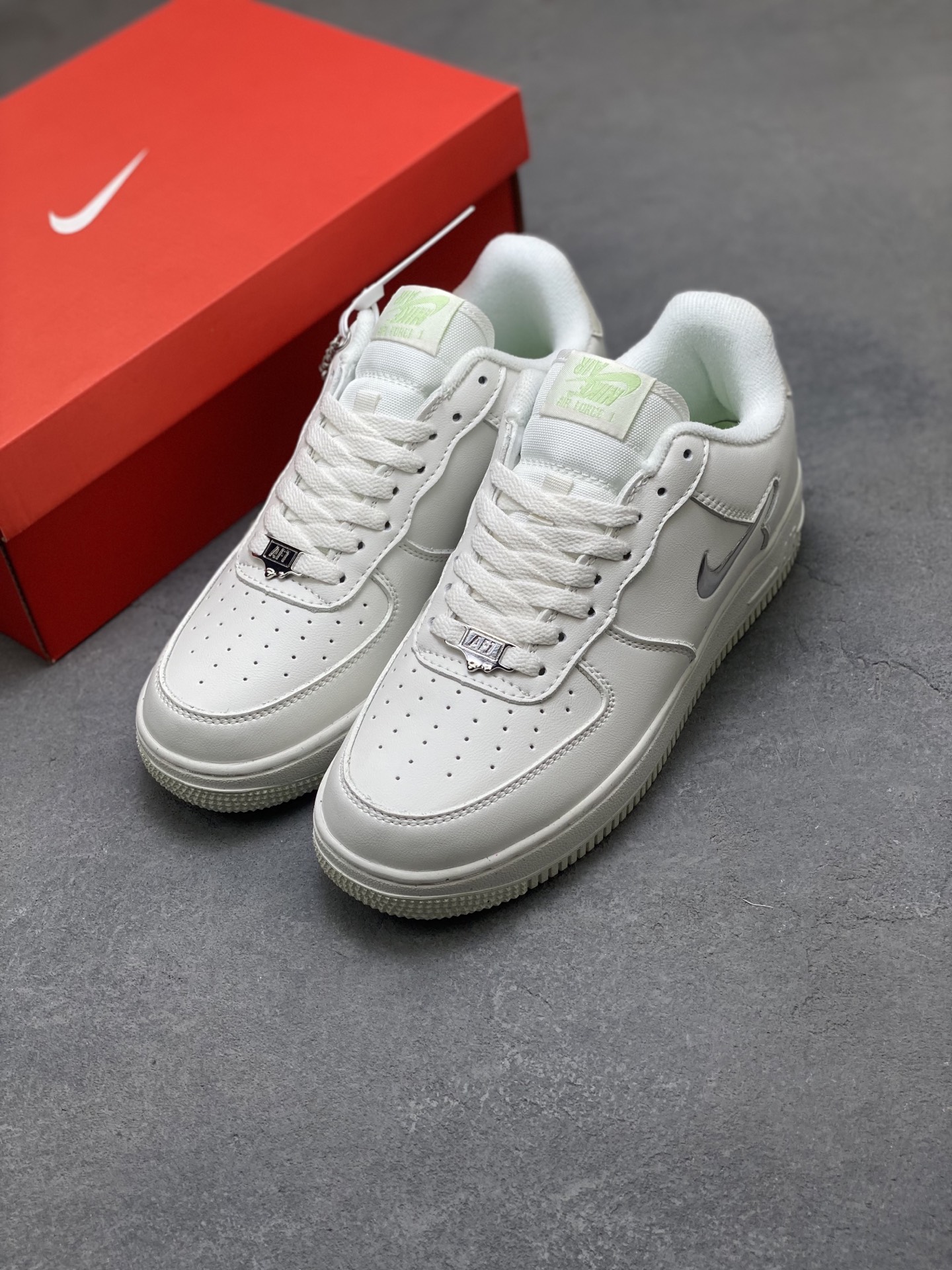 Nike Air Force 1 '07 Low White/Silver Casual Shoes For Men and Women 9 i1754150967274 3858 0 7