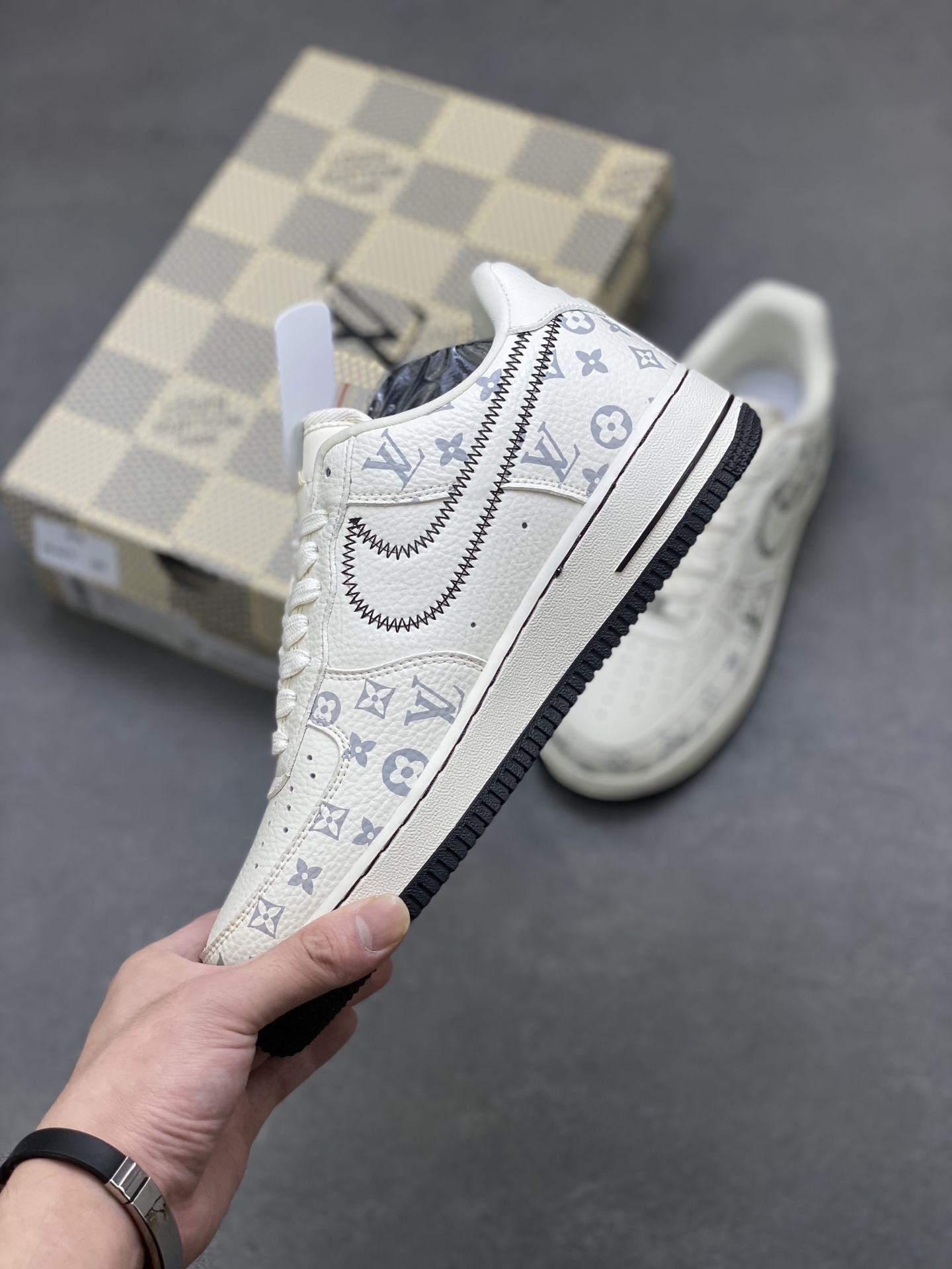Nike Air Force 1 '07 Low Louis Vuitton Custom Sneakers Limited Edition 4 i1754323771762 6790 0 2