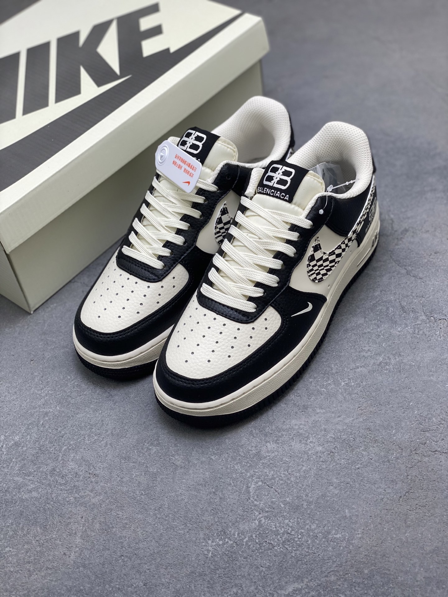 Nike Air Force 1 '07 Low Black and White Designer Sneakers 9 i1754505290242 3865 0 7