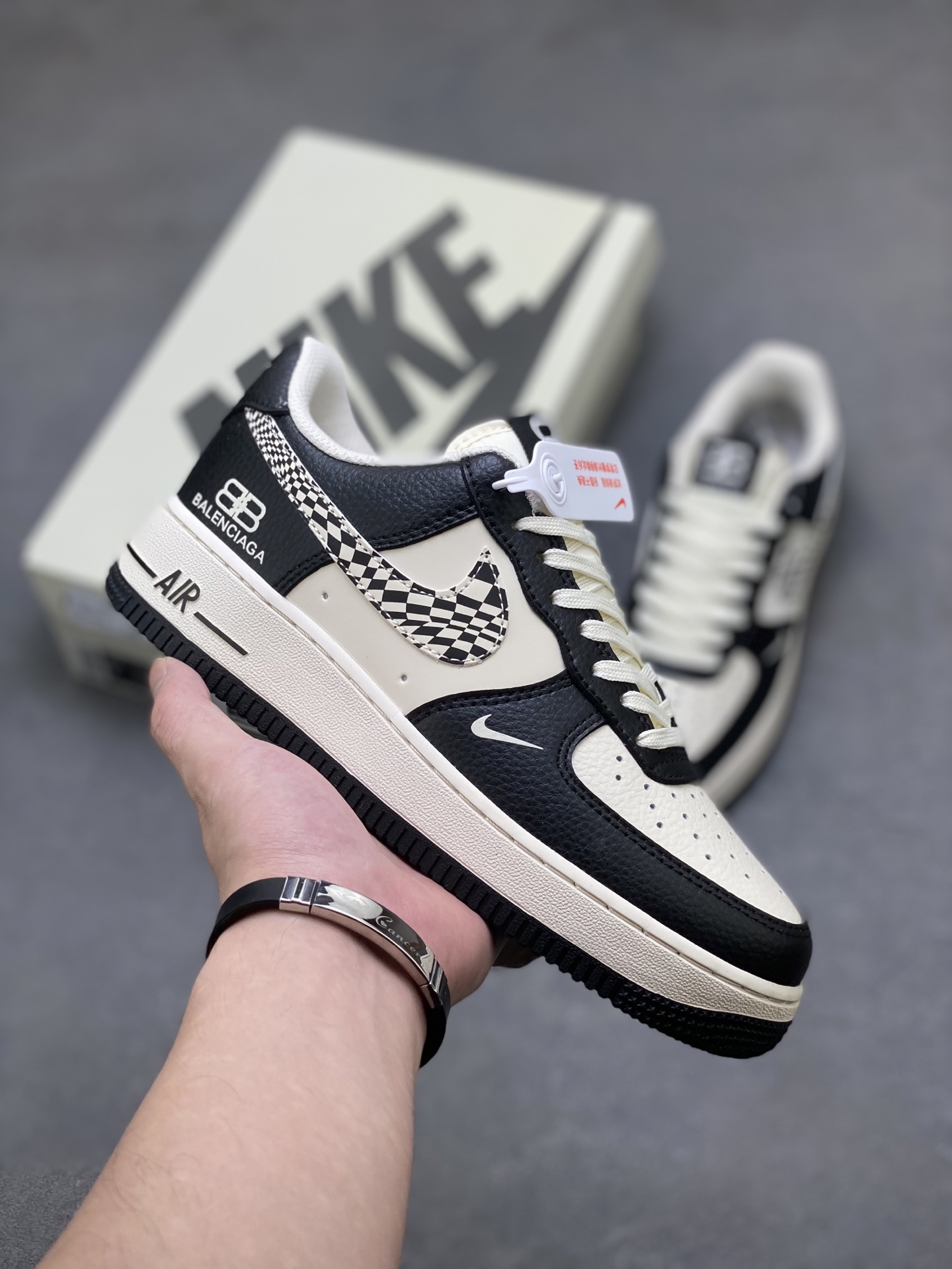 Nike Air Force 1 '07 Low Black and White Designer Sneakers 2 i1754505290242 744 0 0