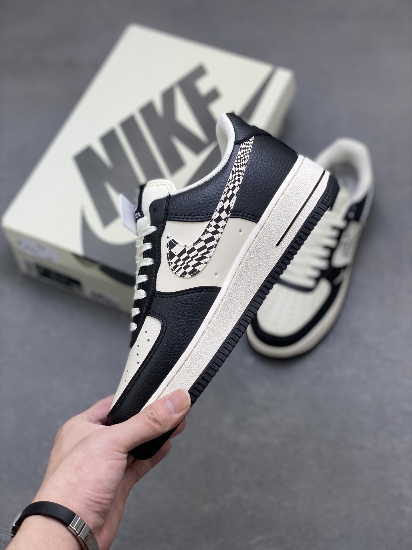 Nike Air Force 1 '07 Low Black and White Designer Sneakers 4 i1754505295309 2340 0 2