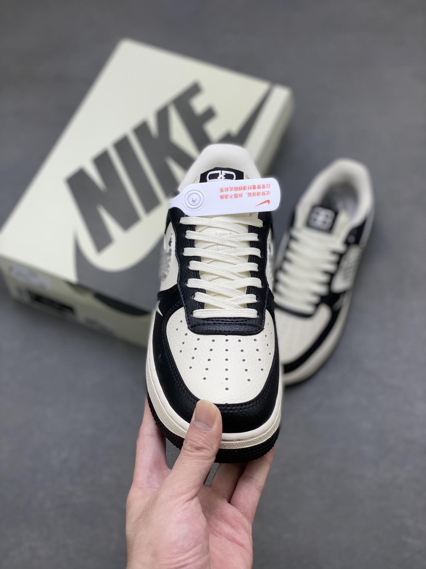 Nike Air Force 1 '07 Low Black and White Designer Sneakers 3 i1754505295356 2806 0 1