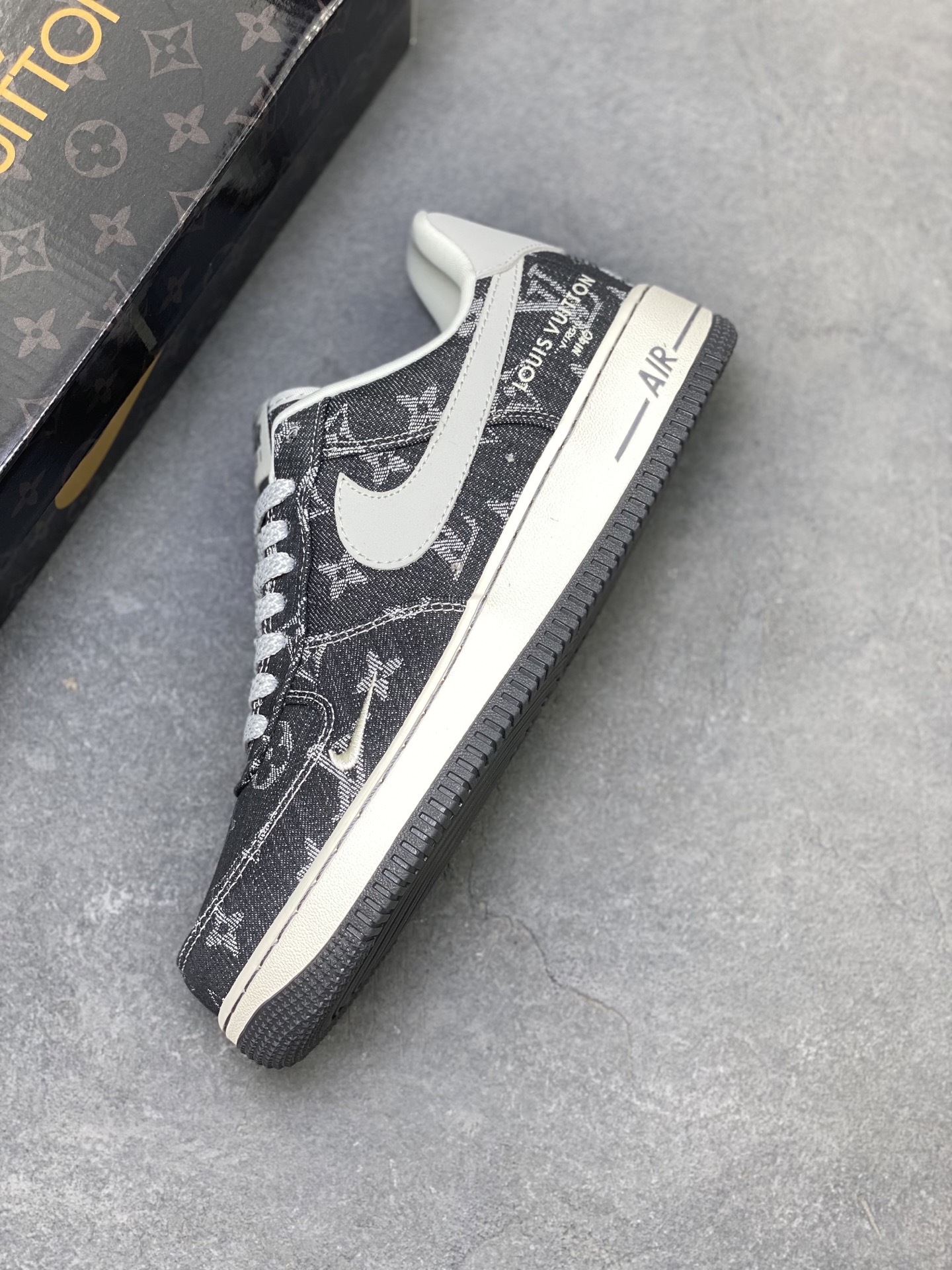 Nike Air Force 1 Low '07 Louis Vuitton Custom Sneakers Limited Edition 8 i1754756276221 689 0 6