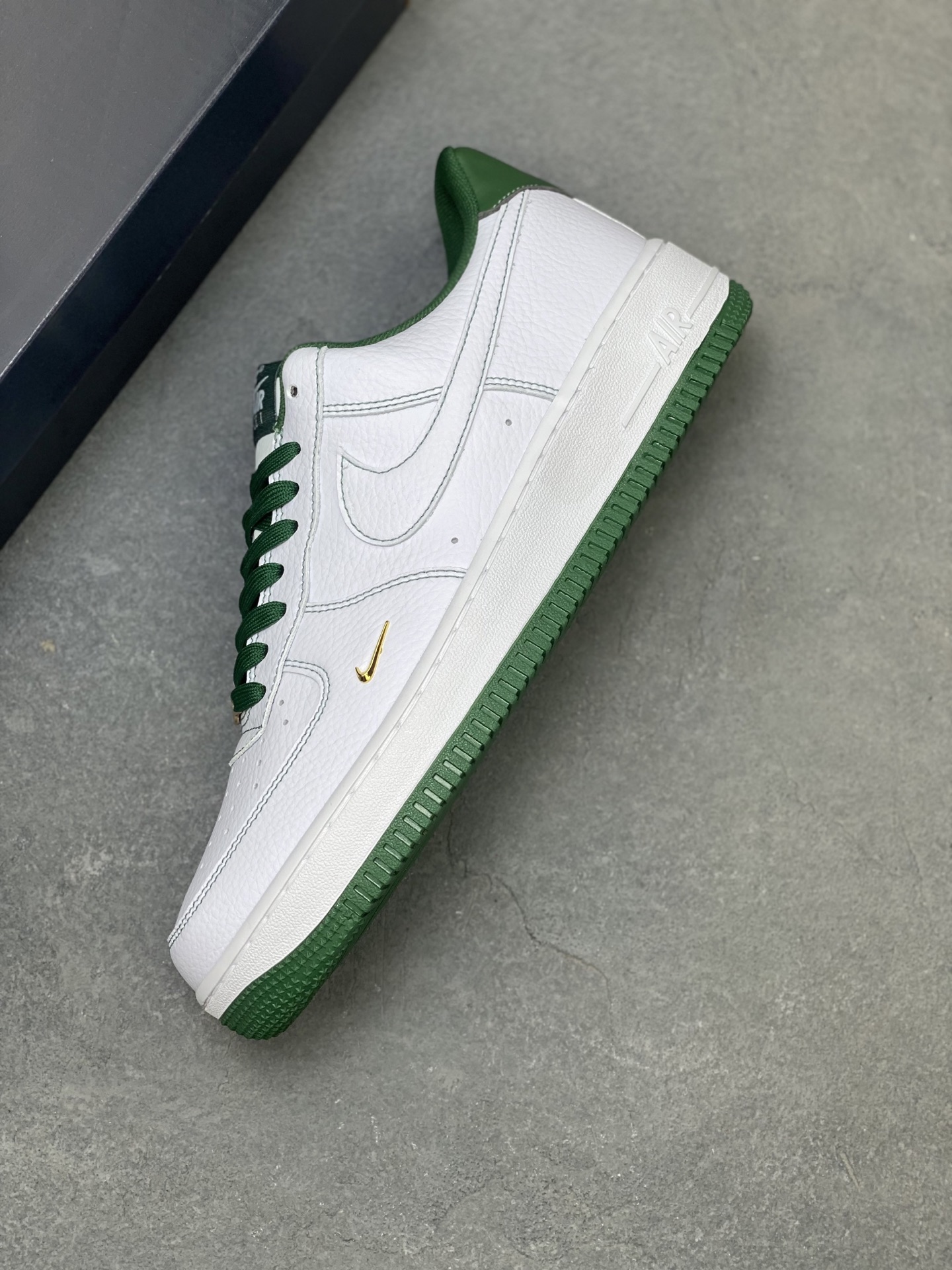 Nike Air Force 1 '07 Low White/Green Limited Edition Sneaker 8 i1754756362230 8399 0 6