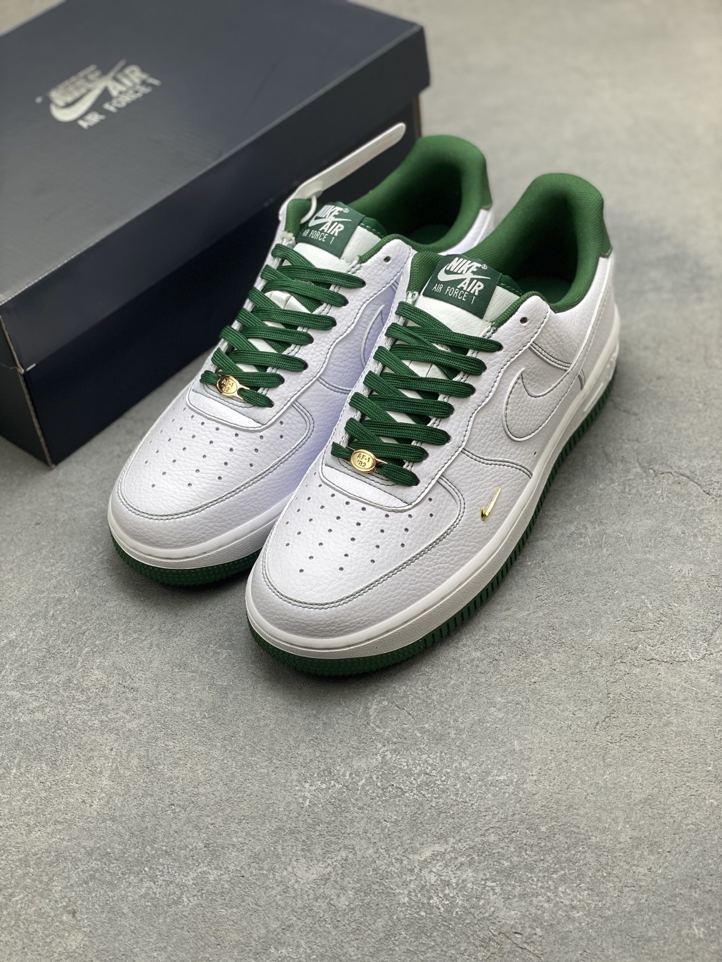 Nike Air Force 1 '07 Low White/Green Limited Edition Sneaker 9 i1754756365511 1341 0 7