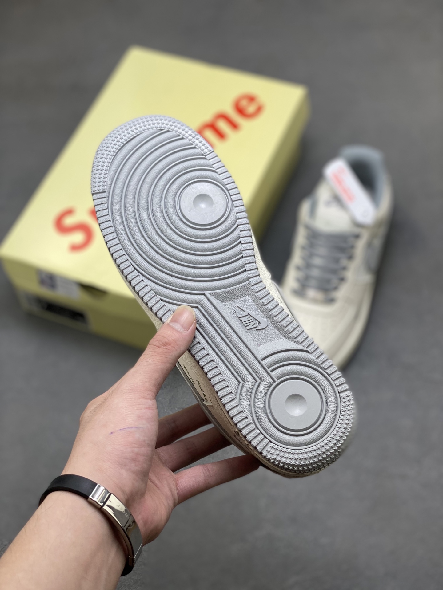 Nike Air Force 1 '07 Low Supreme Sneakers Limited Edition - XX3168-147 7 i1754940923647 832 0 5