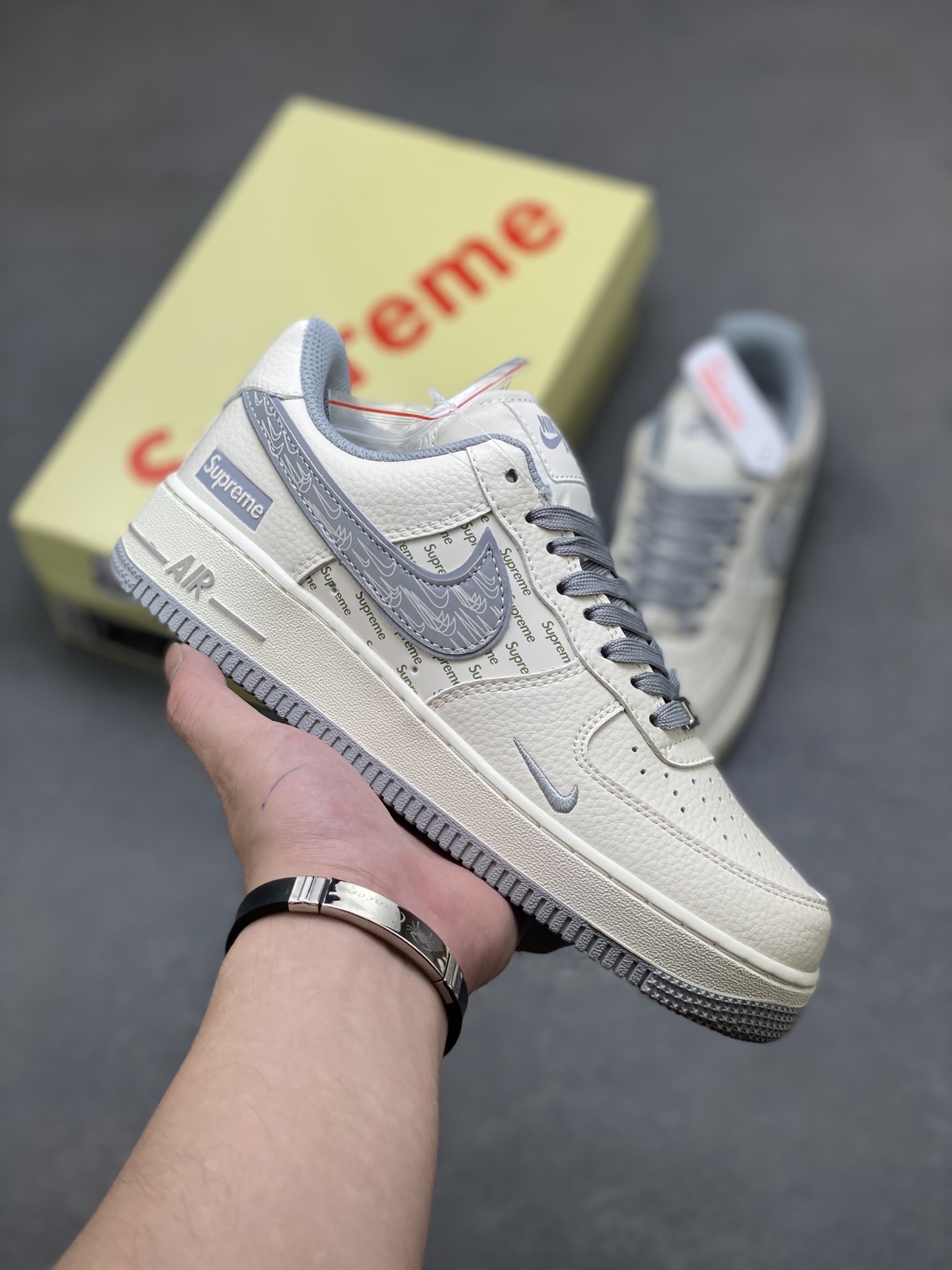 Nike Air Force 1 '07 Low Supreme Sneakers Limited Edition - XX3168-147 2 i1754940923669 1934 0 0