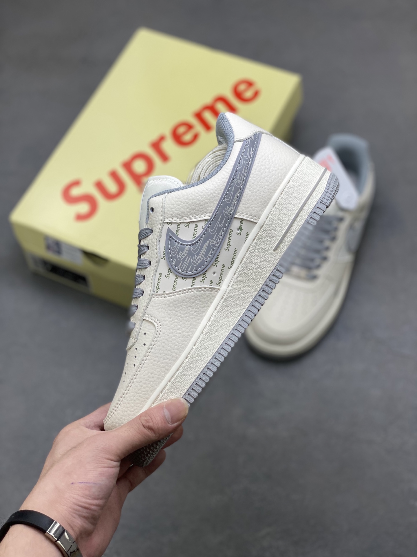 Nike Air Force 1 '07 Low Supreme Sneakers Limited Edition - XX3168-147 4 i1754940923855 4732 0 2