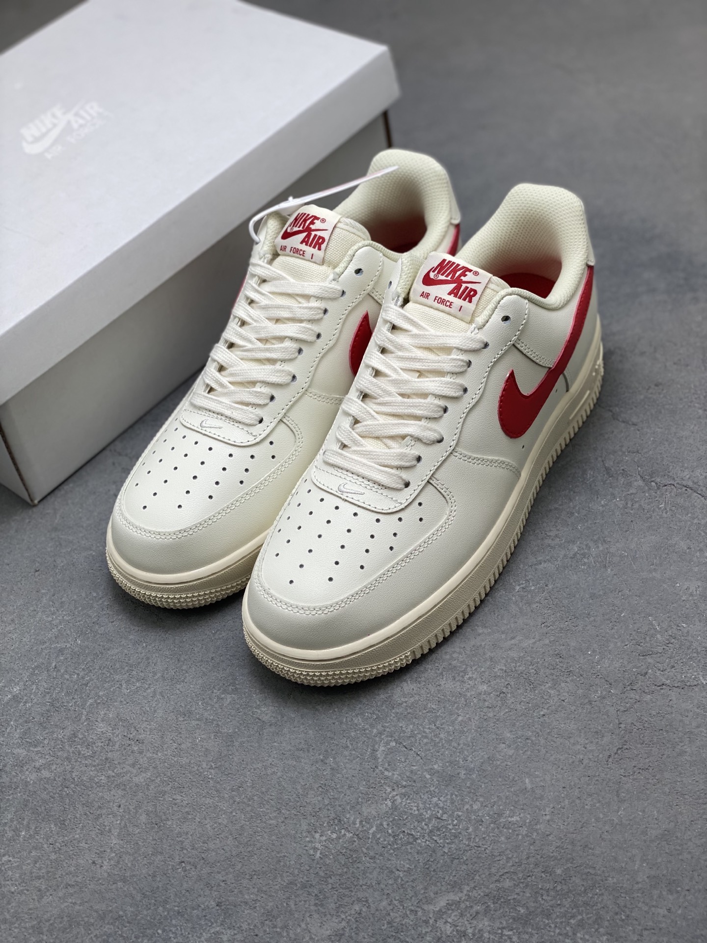 Nike Air Force 1 '07 Low Sneakers - Cream/Red, Full-Length Air Cushion 9 i1754942394718 6395 0 7