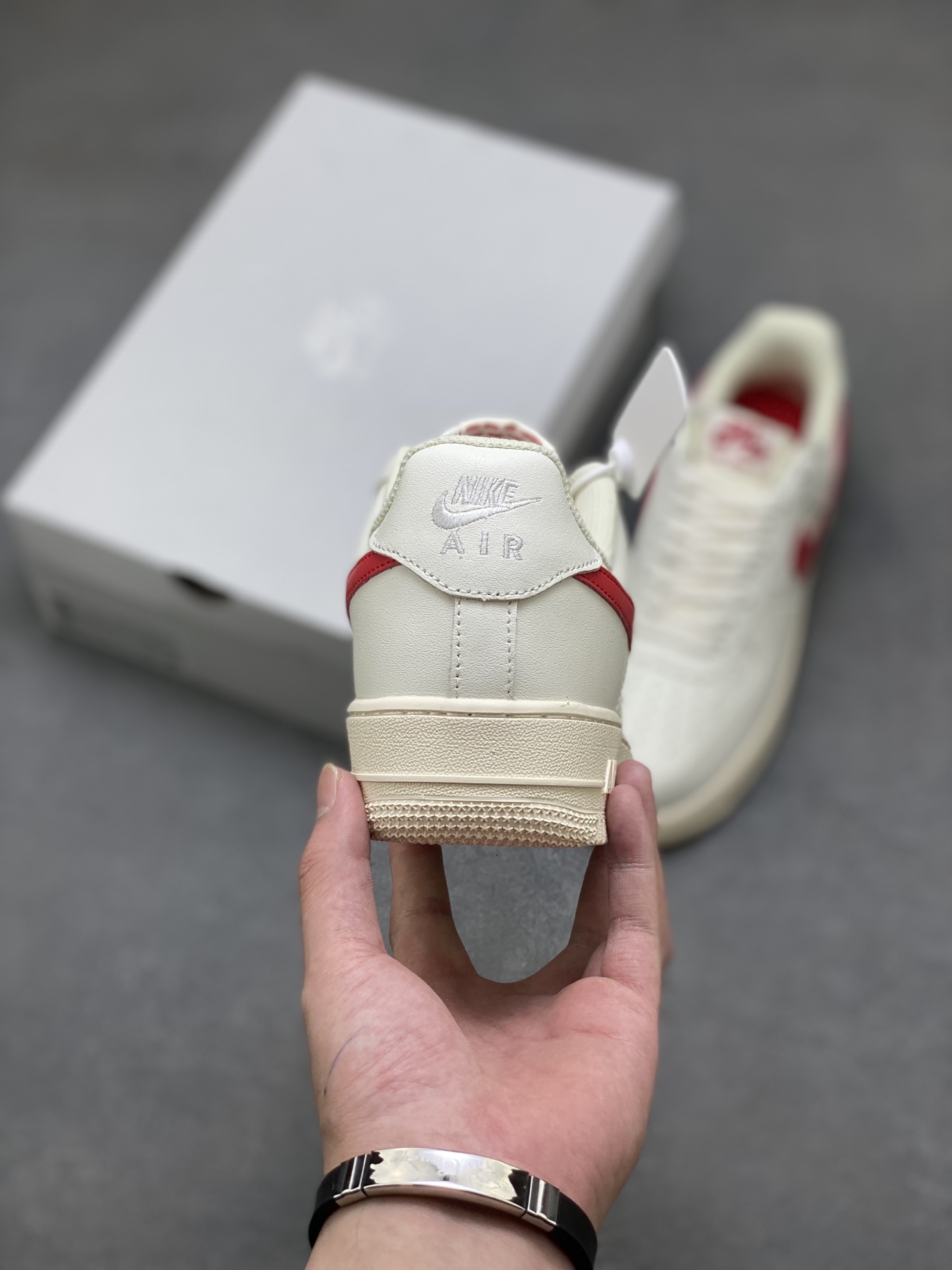 Nike Air Force 1 '07 Low Sneakers - Cream/Red, Full-Length Air Cushion 5 i1754942395203 3780 0 3