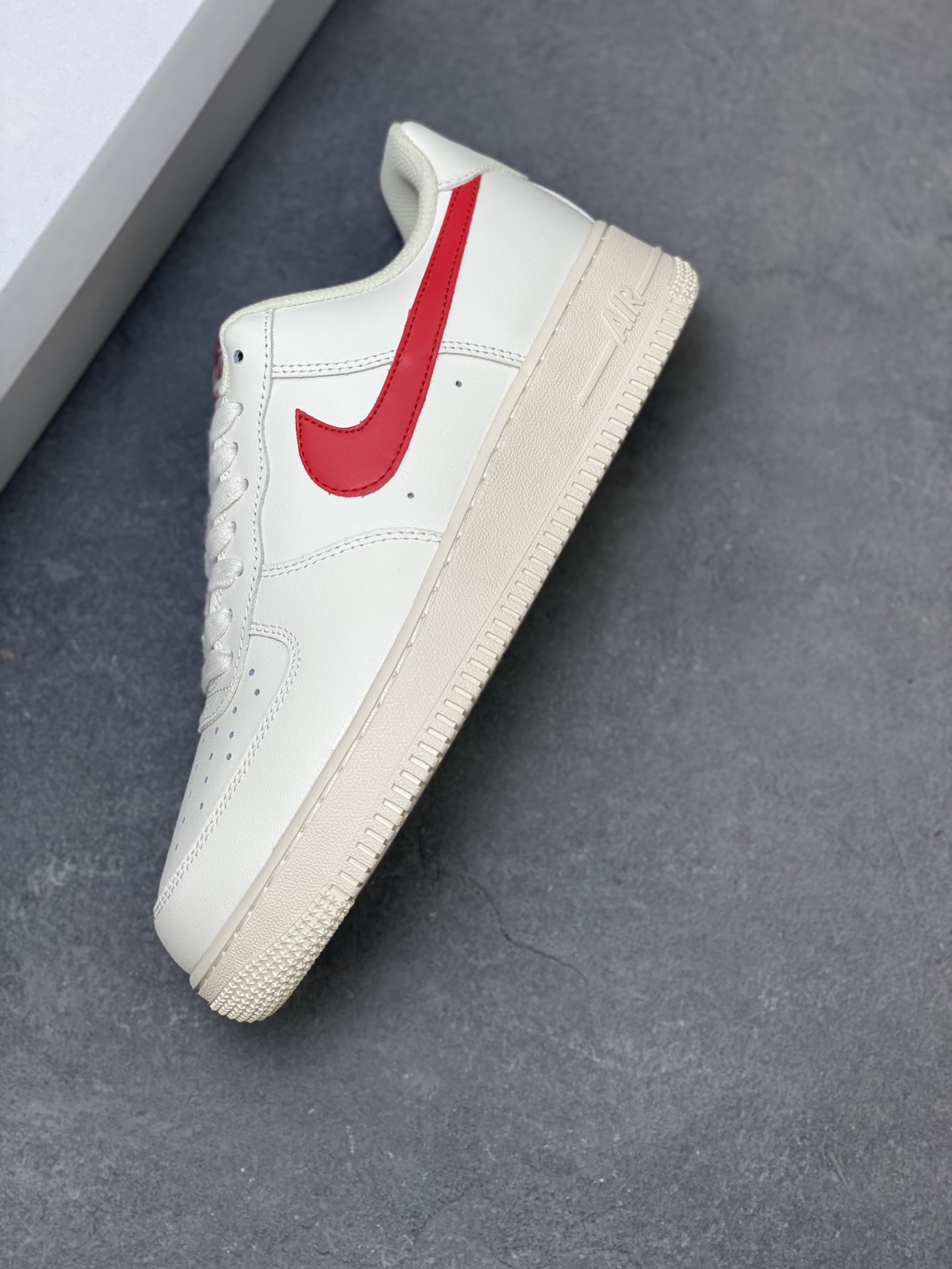Nike Air Force 1 '07 Low Sneakers - Cream/Red, Full-Length Air Cushion 8 i1754942403215 2761 0 6