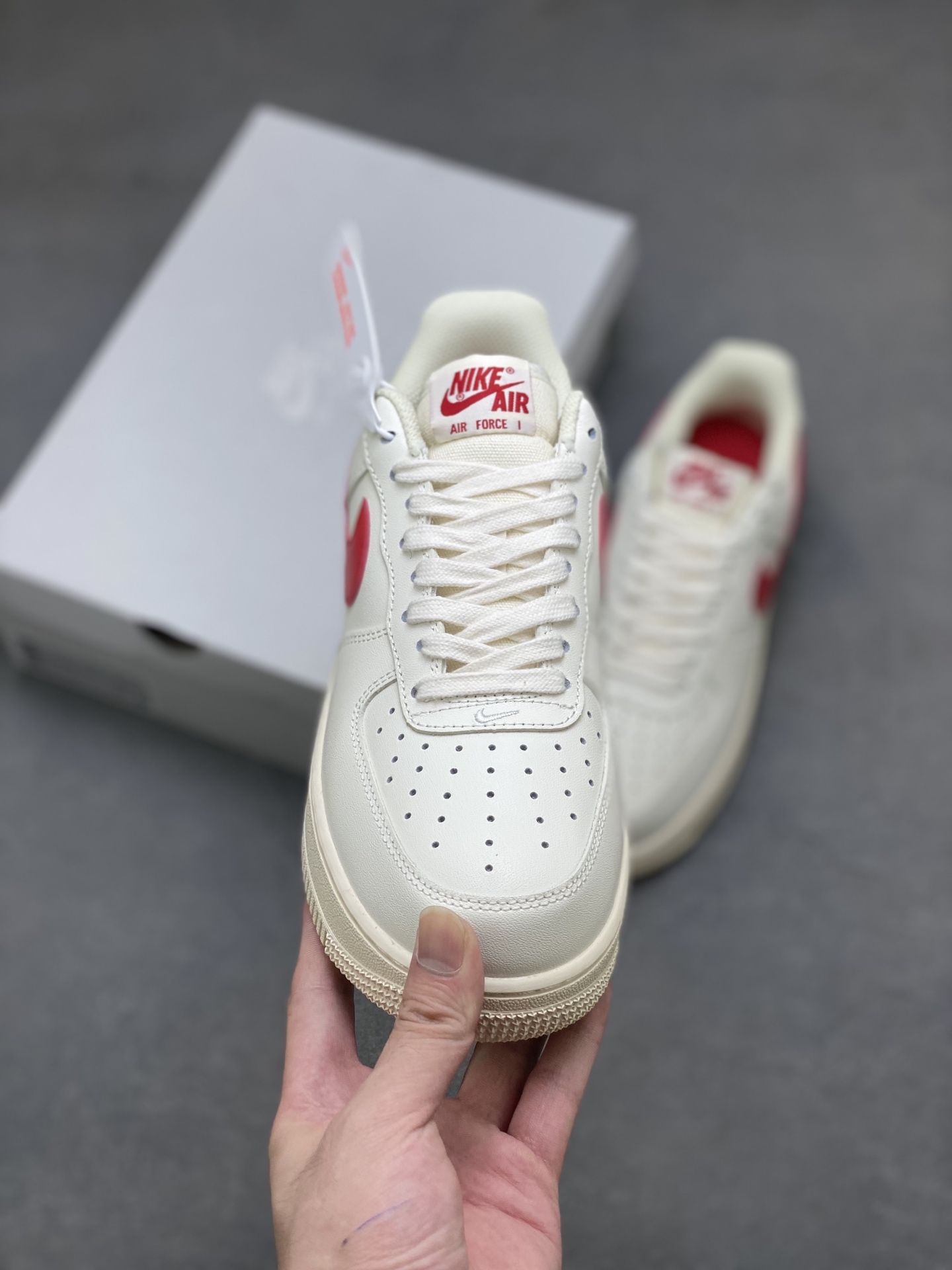 Nike Air Force 1 '07 Low Sneakers - Cream/Red, Full-Length Air Cushion 3 i1754942403456 1525 0 1