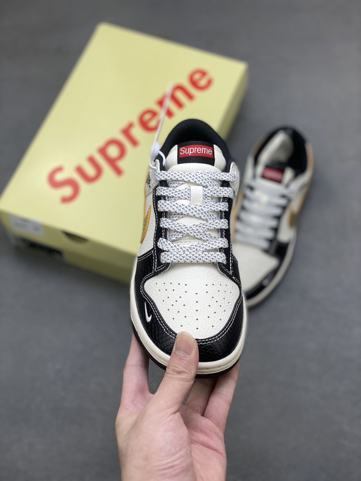 Nike Dunk Low Retro "DIY Custom" - Premium Materials, Unique Design 3 i1755101309861 2526 0 1