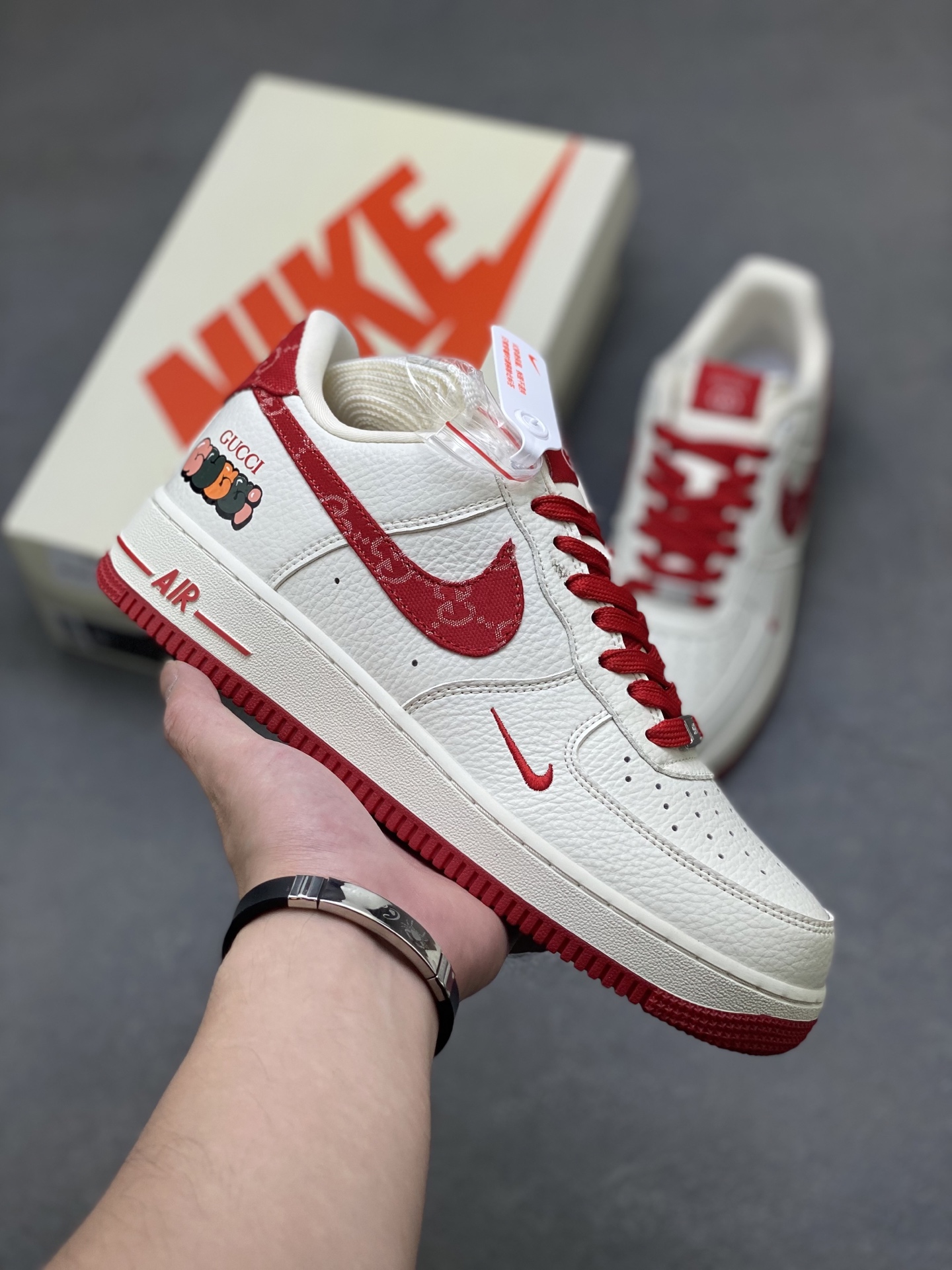 Nike Air Force 1 '07 Low White/Red Custom Sneakers with Gucci Logo 2 i1755535654553 4646 0 0
