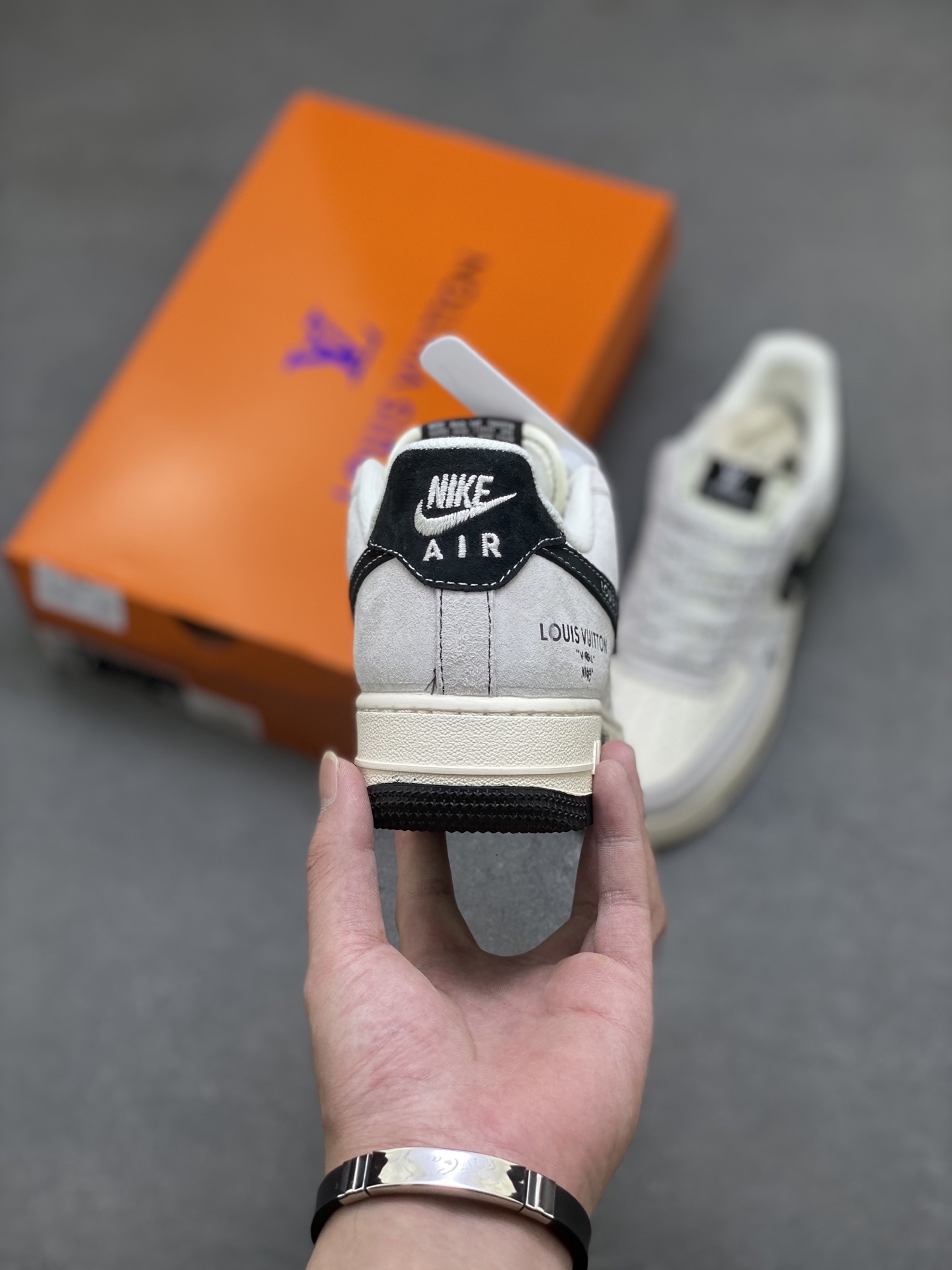 Nike Air Force 1 '07 Low Louis Vuitton Custom Sneakers - Limited Edition 5 i1755710732001 6668 0 3
