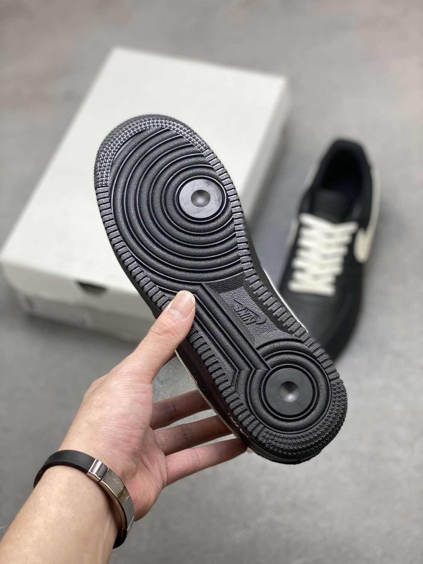 Nike Air Force 1 '07 Low Black/White Leather Sneakers DD8959-001 7 i1755710836631 3404 0 5