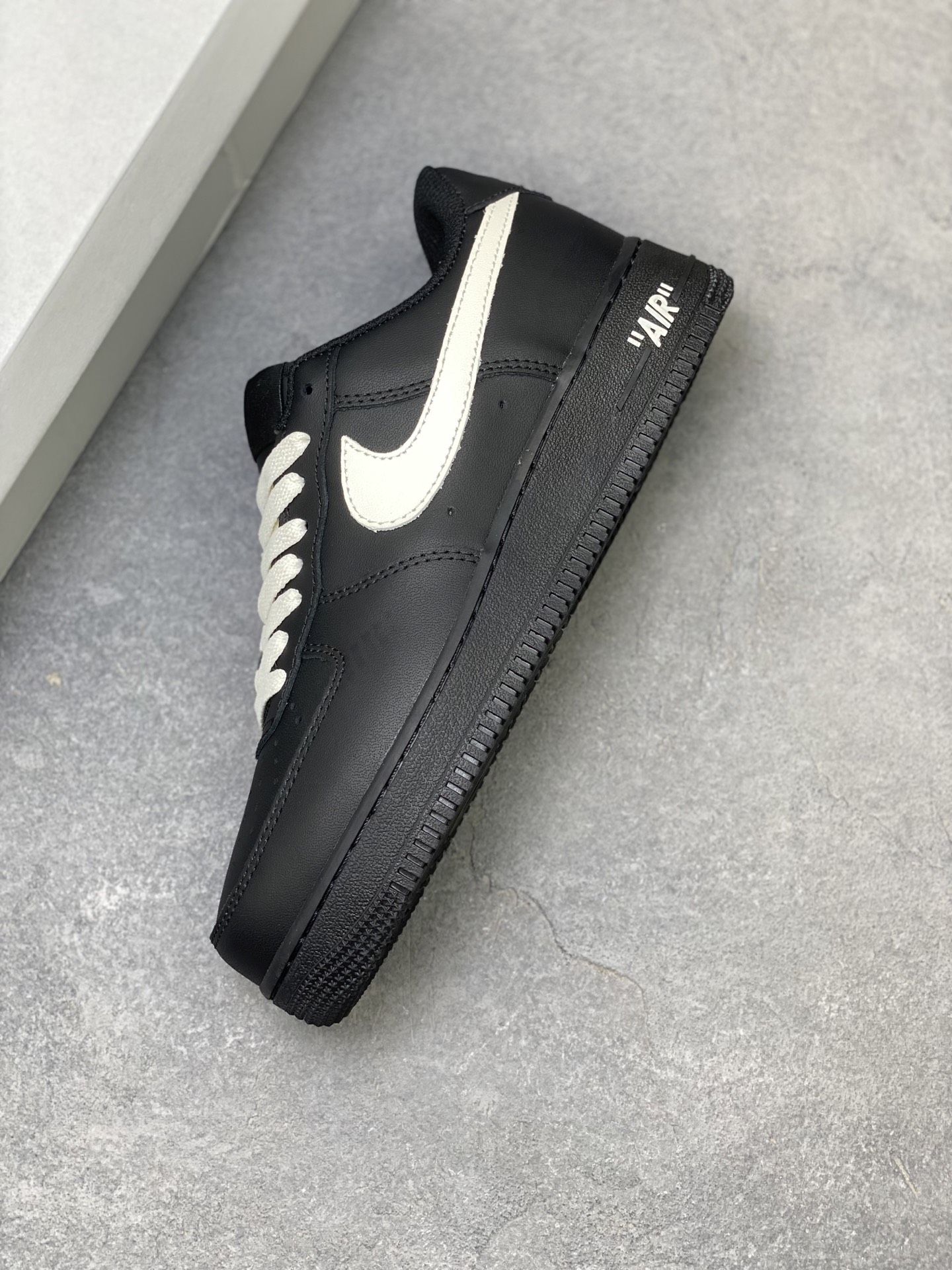 Nike Air Force 1 '07 Low Black/White Leather Sneakers DD8959-001 8 i1755710836726 2614 0 6