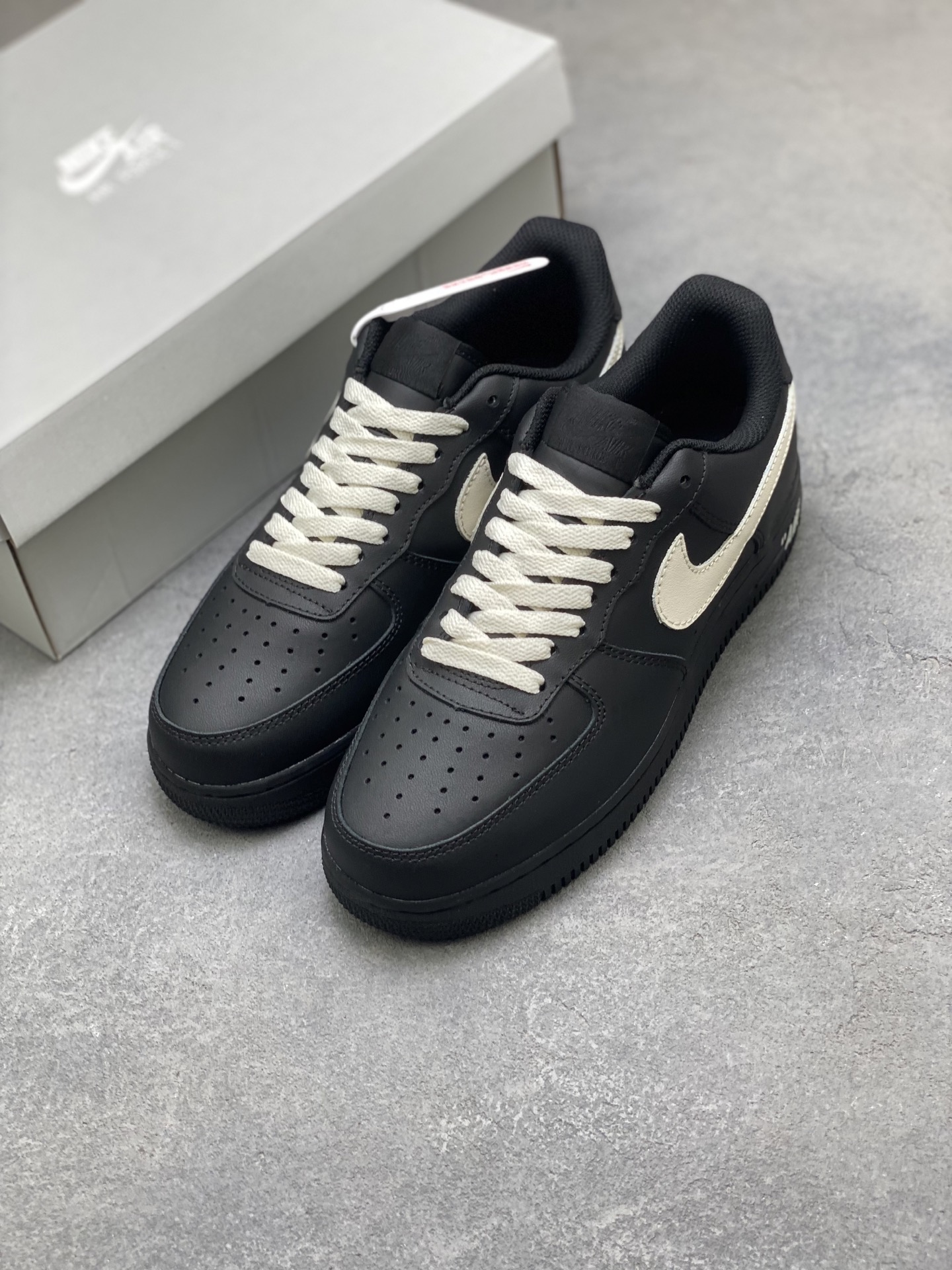Nike Air Force 1 '07 Low Black/White Leather Sneakers DD8959-001 9 i1755710839705 4081 0 7