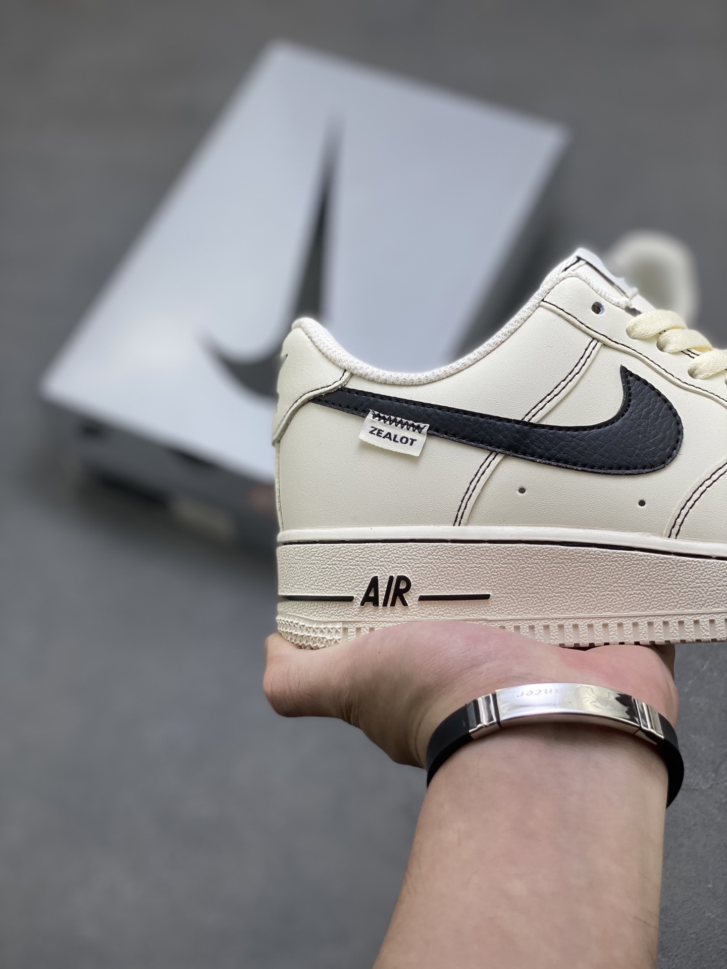 Nike Air Force 1 '07 Low Sneakers - Limited Edition, Comfortable & Stylish 6 i1755711237119 1966 0 4