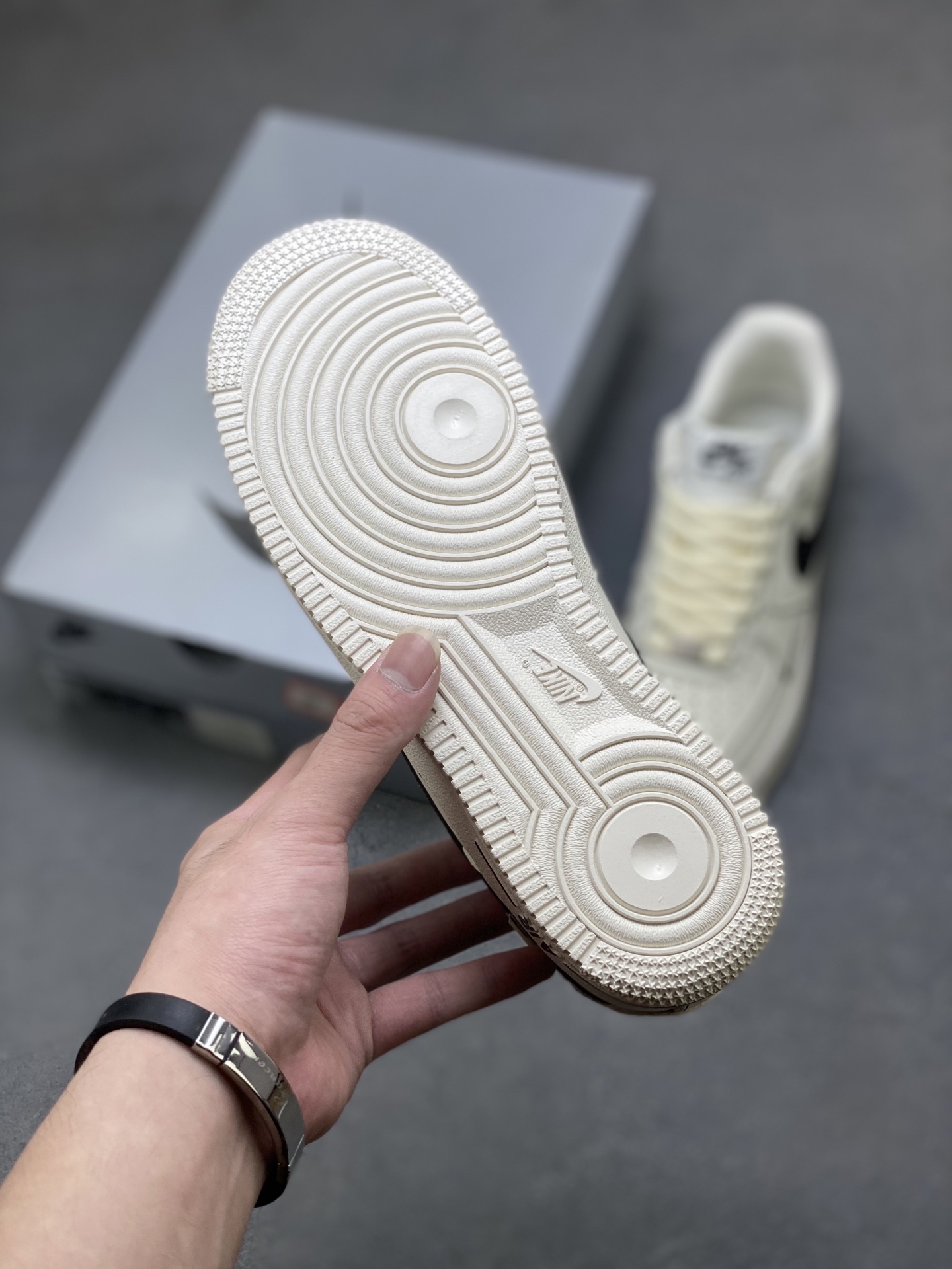Nike Air Force 1 '07 Low Sneakers - Limited Edition, Comfortable & Stylish 7 i1755711240876 2665 0 5