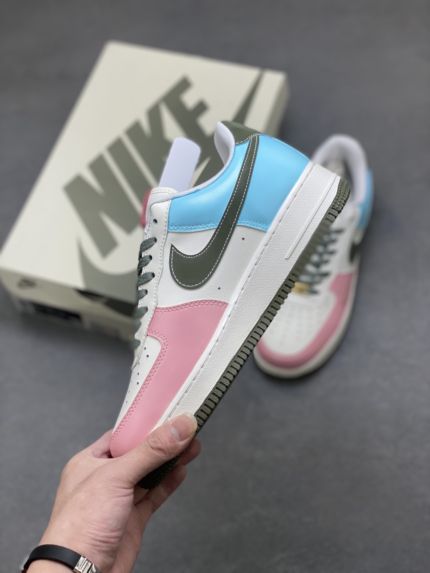Nike Air Force 1 '07 Low Limited Edition Sneakers - HV5979-130 4 i1755798433030 8158 0 2