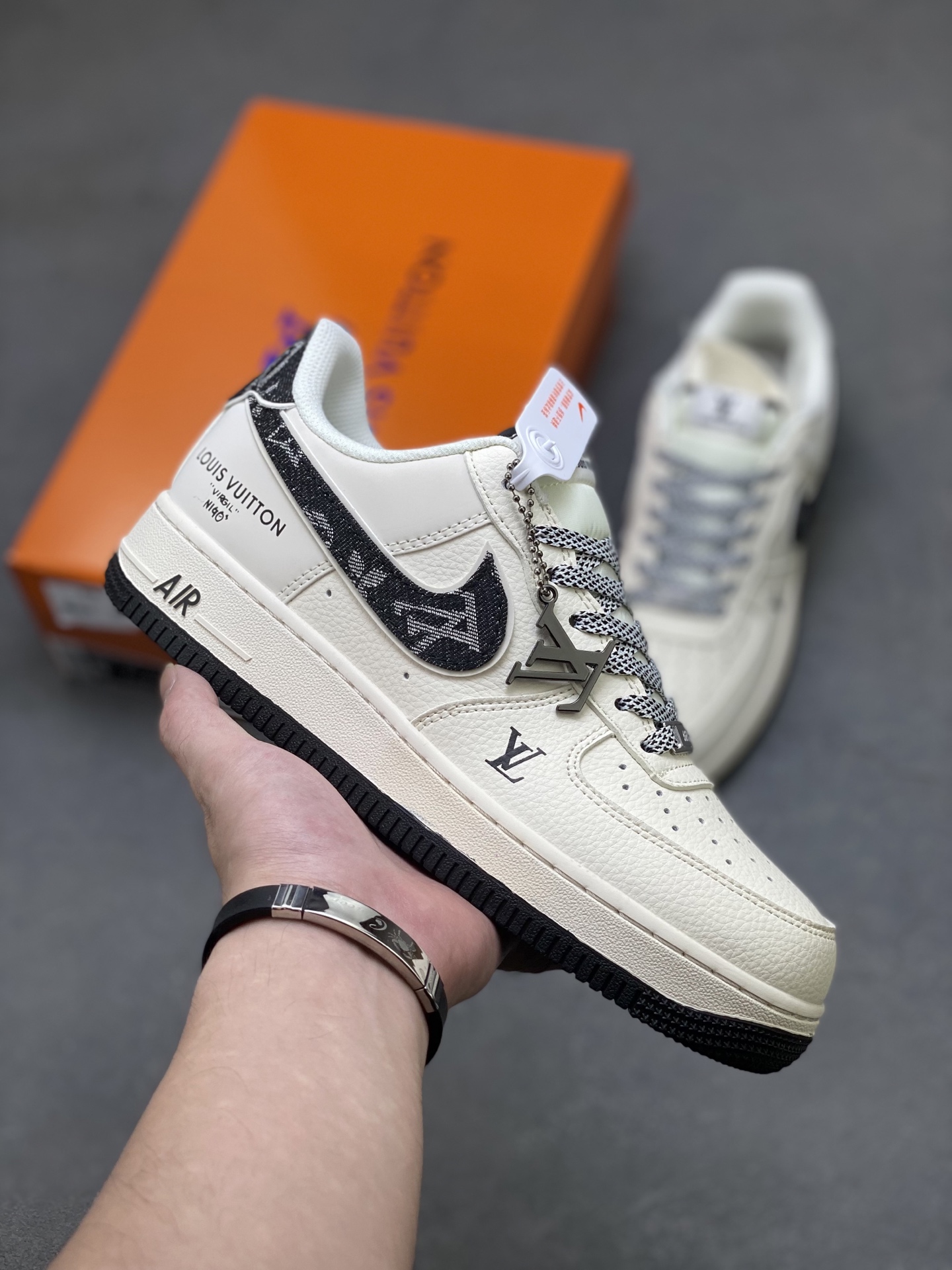 Nike Air Force 1 Low Louis Vuitton Custom Sneakers Limited Edition 2 i1755879011929 385 0 0