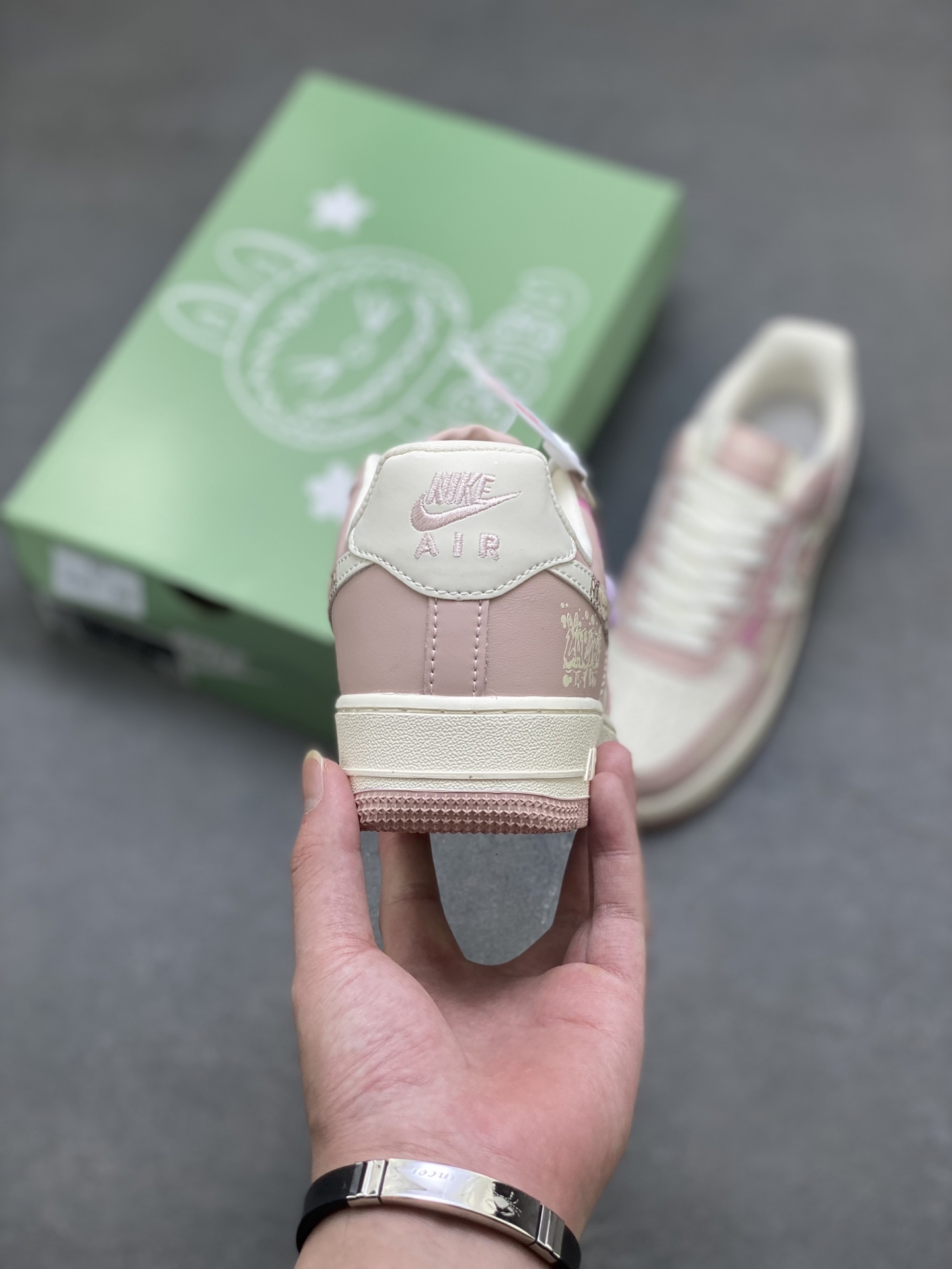 Nike Air Force 1 '07 Low Pink Cartoon Sneakers Limited Edition 5 i1755879202697 2594 0 3