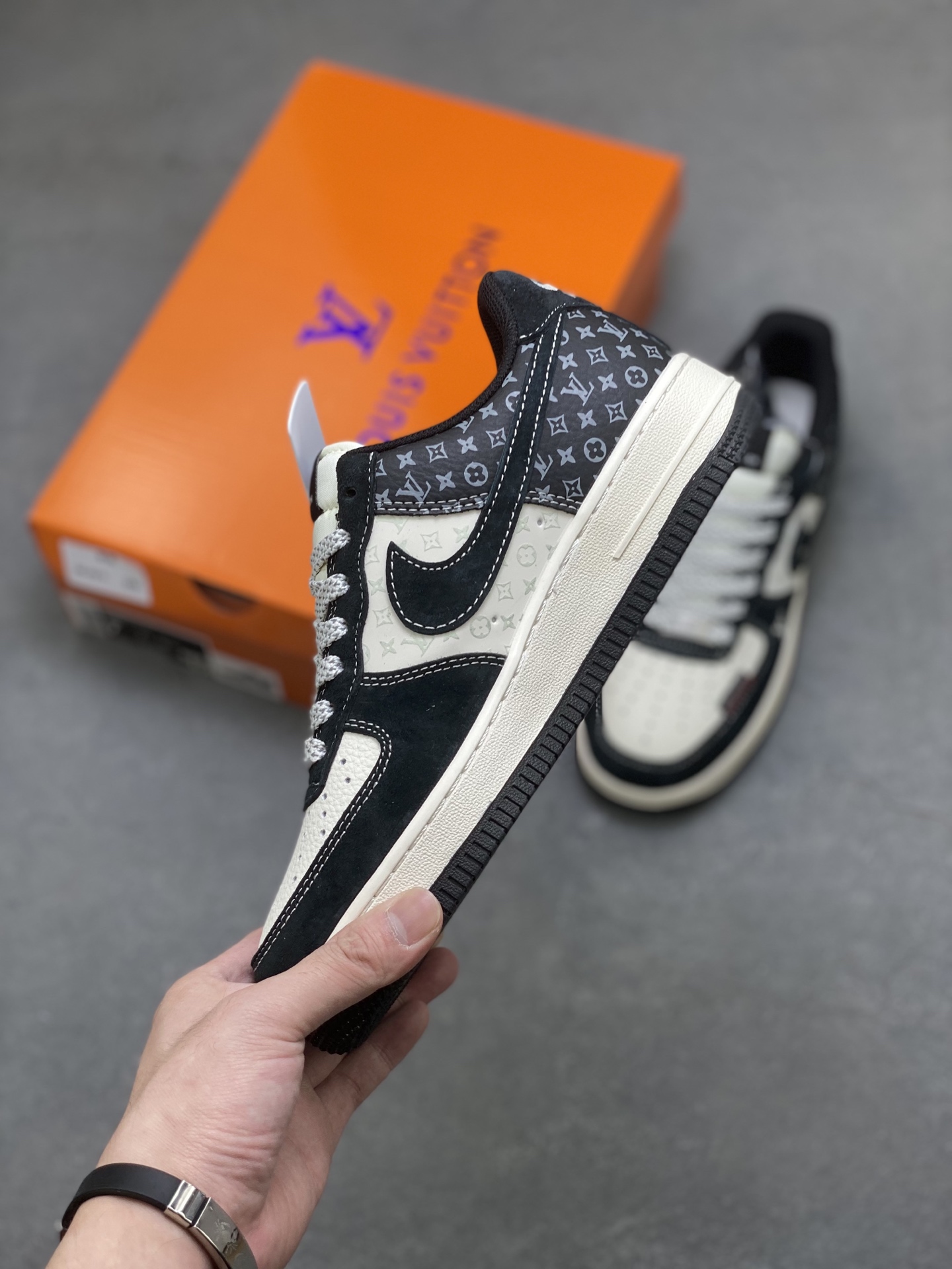 Nike Air Force 1 '07 Low Louis Vuitton Custom Sneakers 4 i1756311774280 2961 0 2