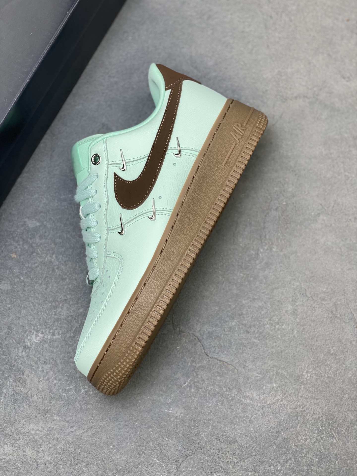 Nike Air Force 1 '07 Low Mint Green/Brown - Limited Edition Sneaker 8 i1756399539958 3686 0 6