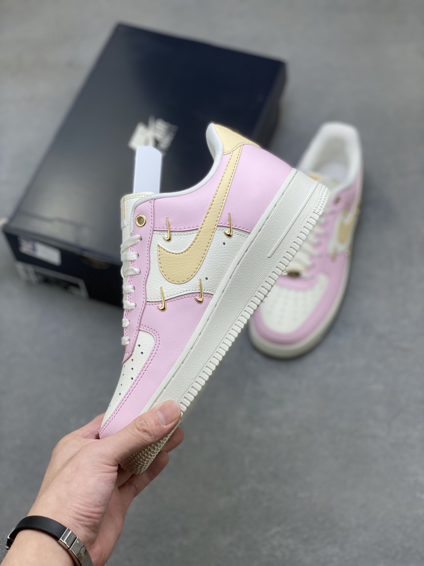 Nike Air Force 1 '07 Low Pink Gold Stitching Women's Shoes IB2574-600 26 i1756399582884 9013 0 2