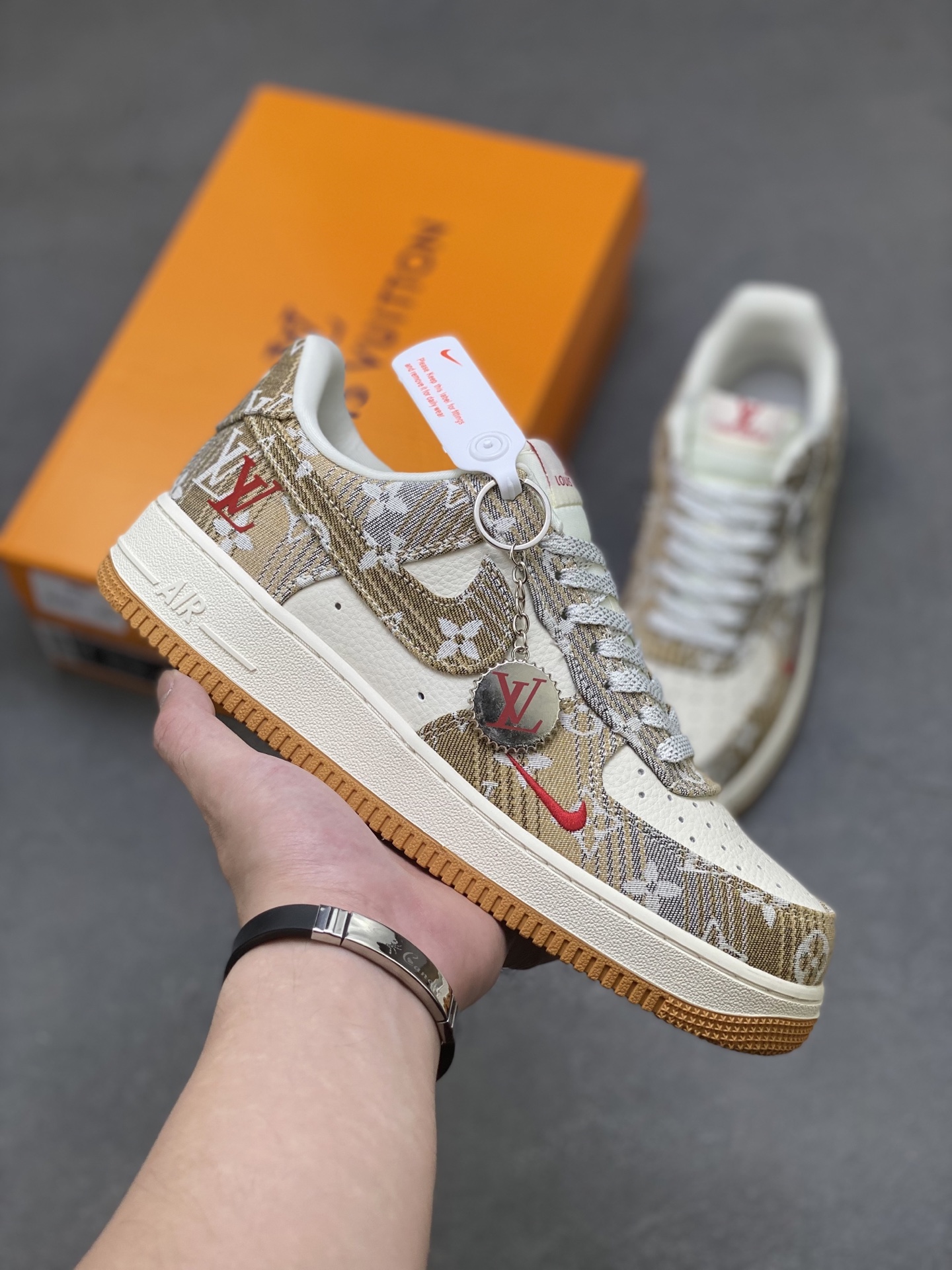 Nike Air Force 1 '07 Low: A Stylish and Limited Edition Sneaker 2 i1756484455069 7363 0 0