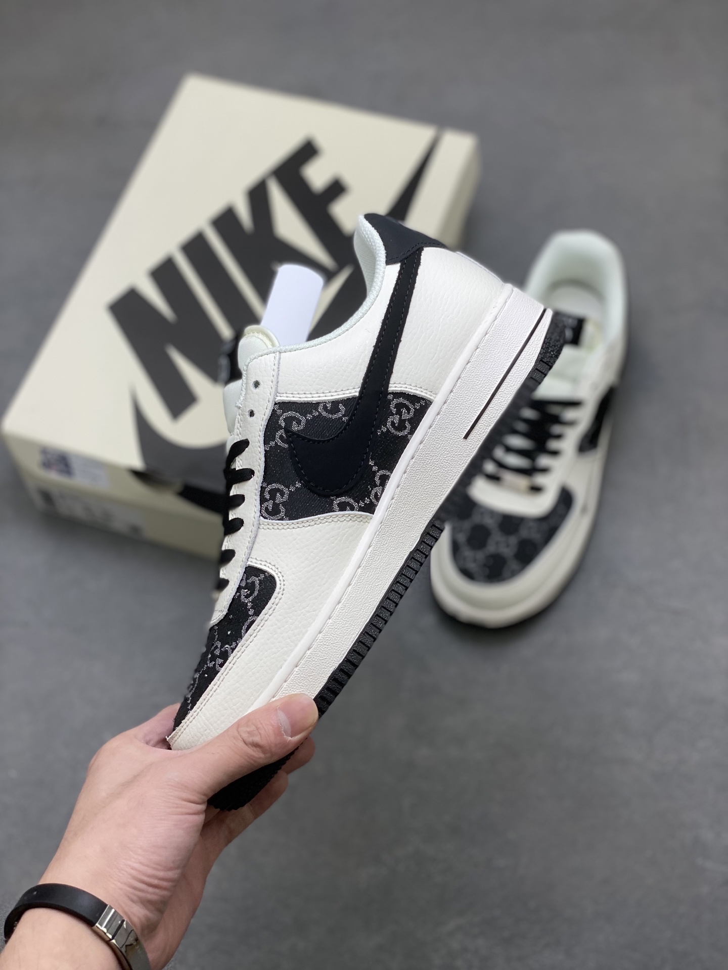 Nike Air Force 1 '07 Low Black and White Designer Sneakers for Men and Women 4 i1756486838150 6671 0 2
